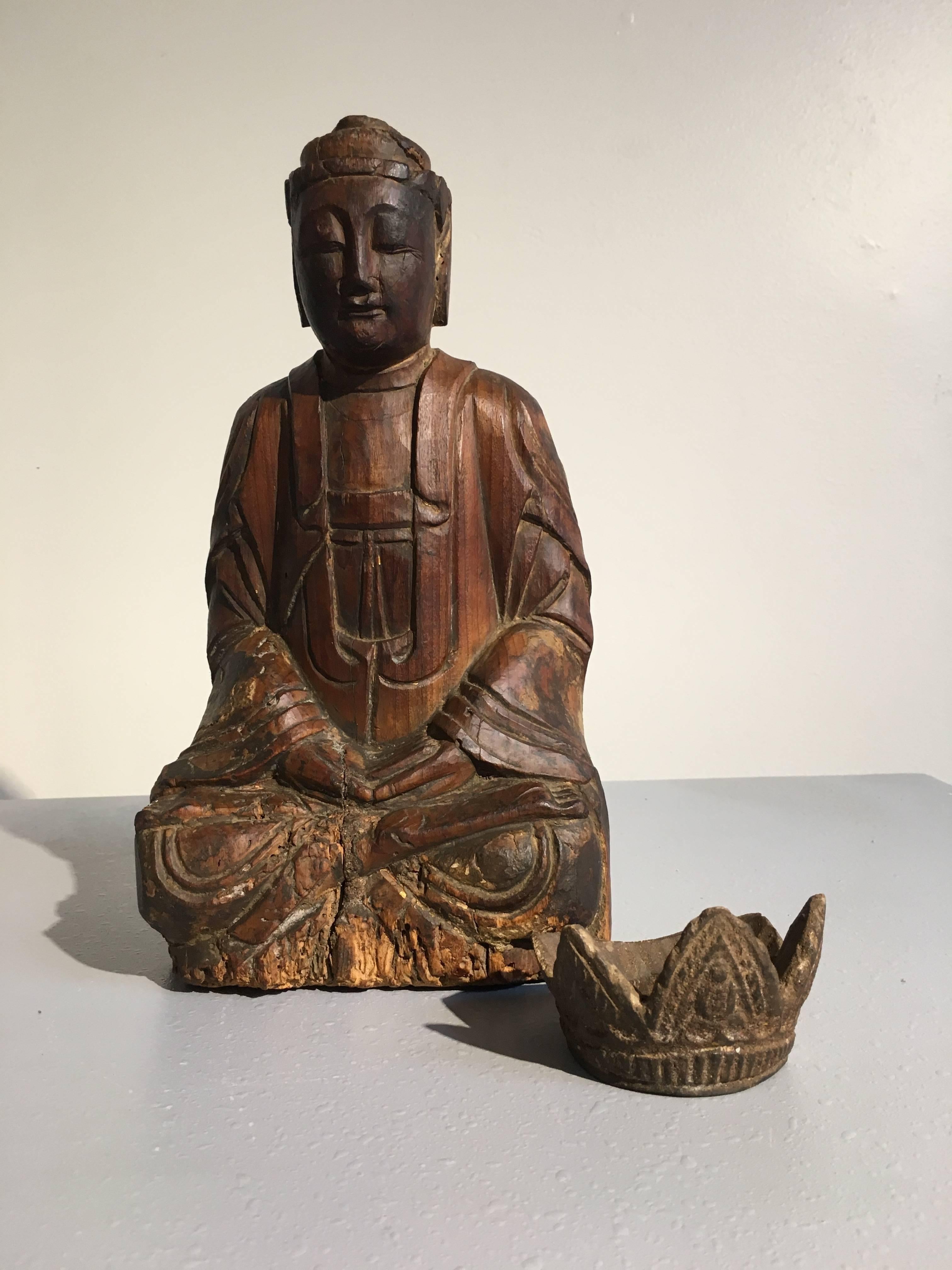 Chinese Carved Wood Bodhisattva Guanyin, Late Ming Dynasty, 17th Century For Sale 1