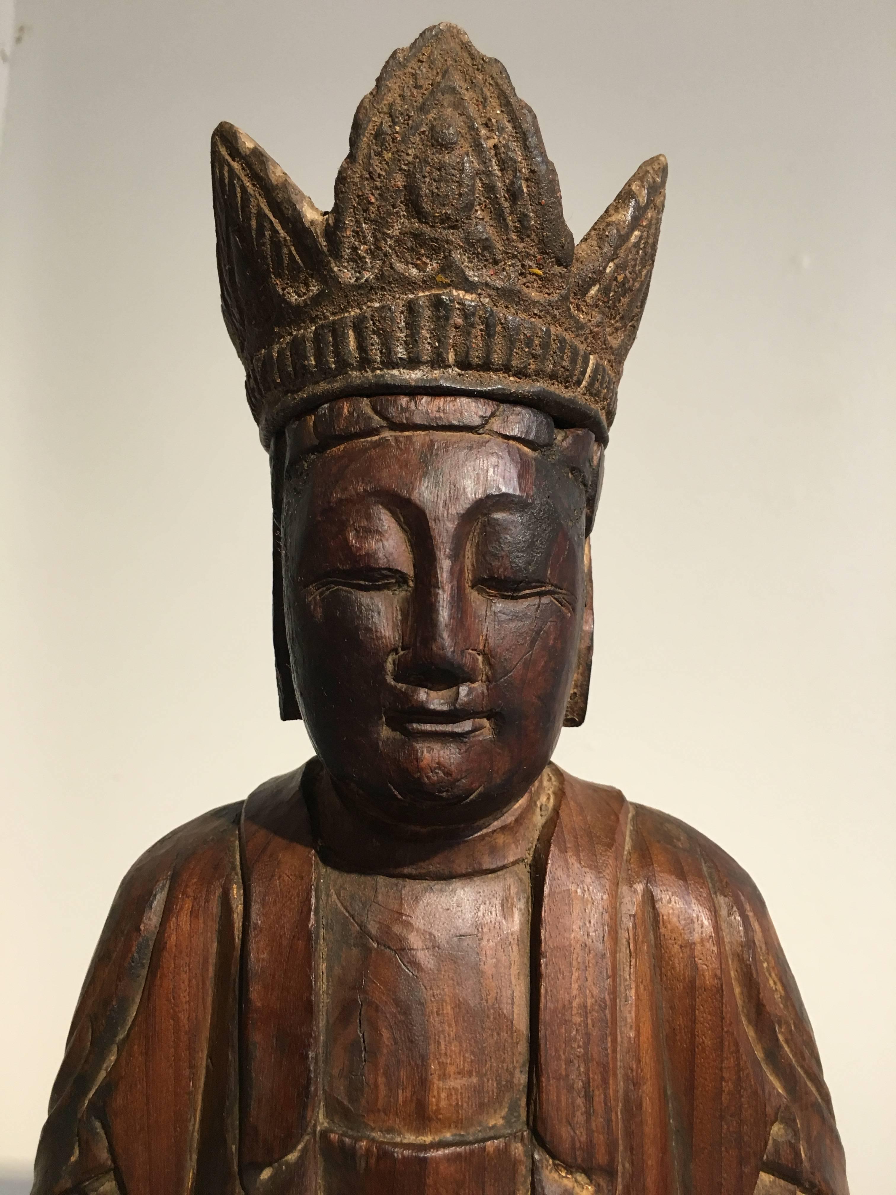 Chinese Carved Wood Bodhisattva Guanyin, Late Ming Dynasty, 17th Century For Sale 3