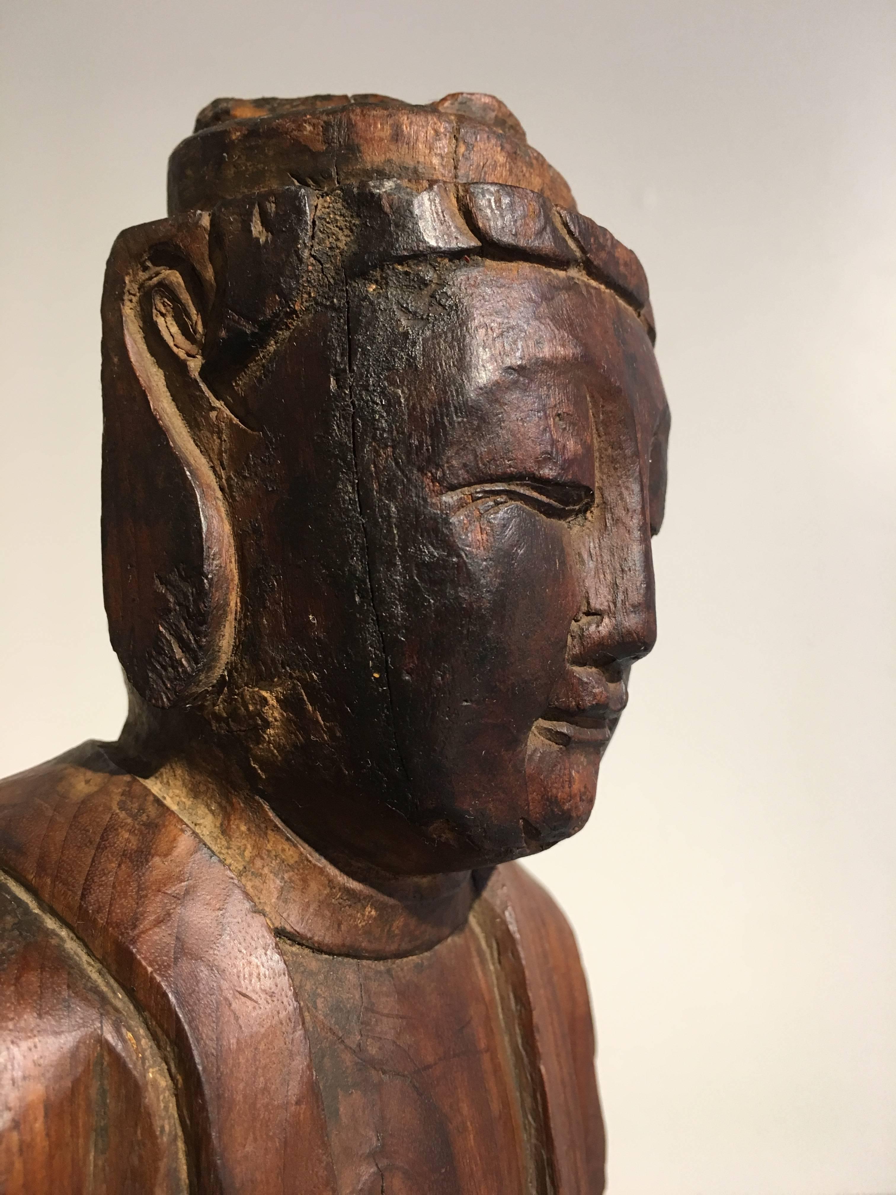 Chinese Carved Wood Bodhisattva Guanyin, Late Ming Dynasty, 17th Century For Sale 4