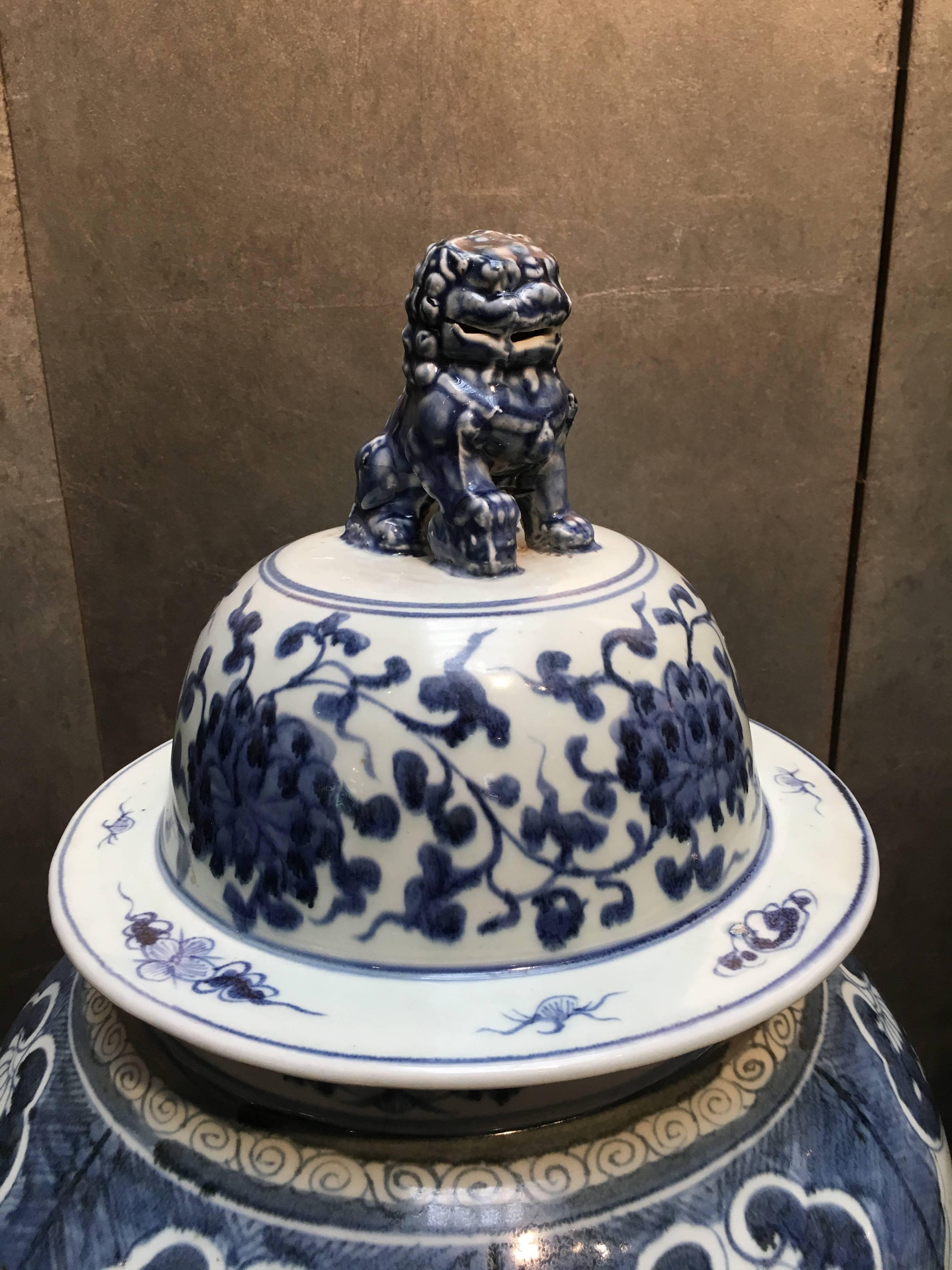 Pair of Large Chinese Blue and White Baluster Covered Jars In Good Condition In Austin, TX