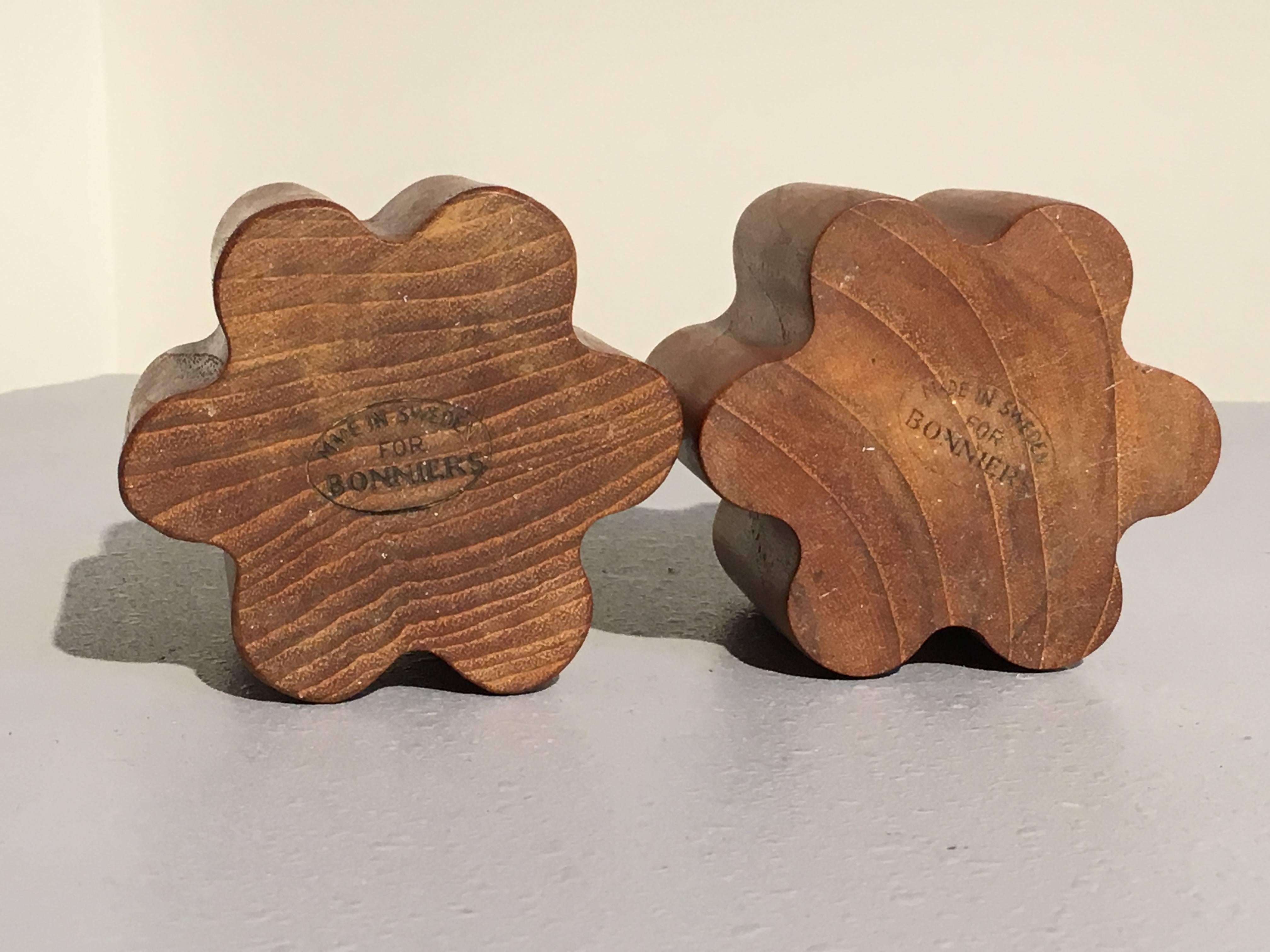 Pair of Mid-Century Swedish Carved Teak Pen or Pencil Holders In Good Condition In Austin, TX
