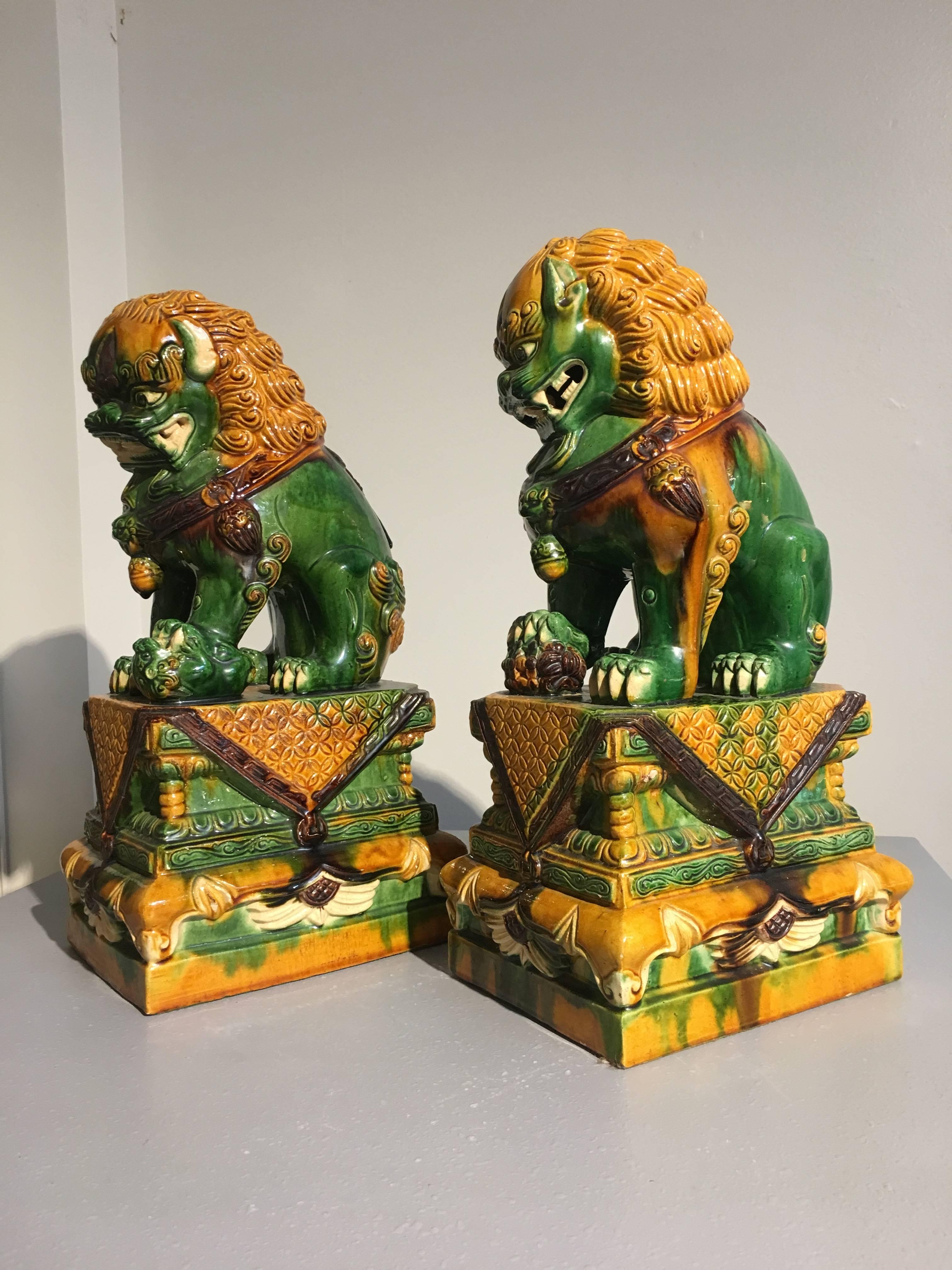 Pair of Chinese Sancai Glazed Foo Lions In Good Condition In Austin, TX