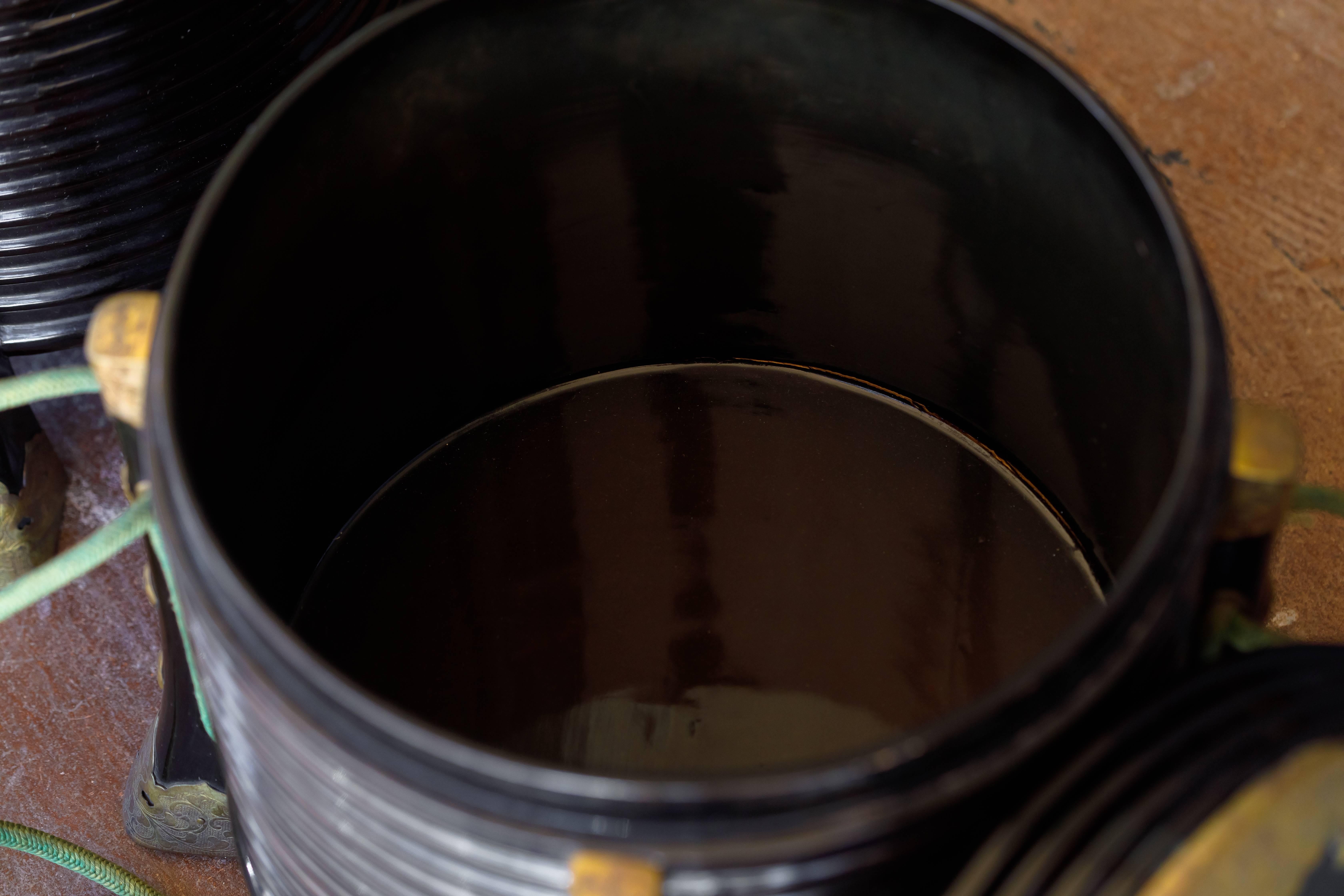 Late 19th Century Pair of Japanese Black and Gold Lacquer Round Hokkai, Picnic Boxes