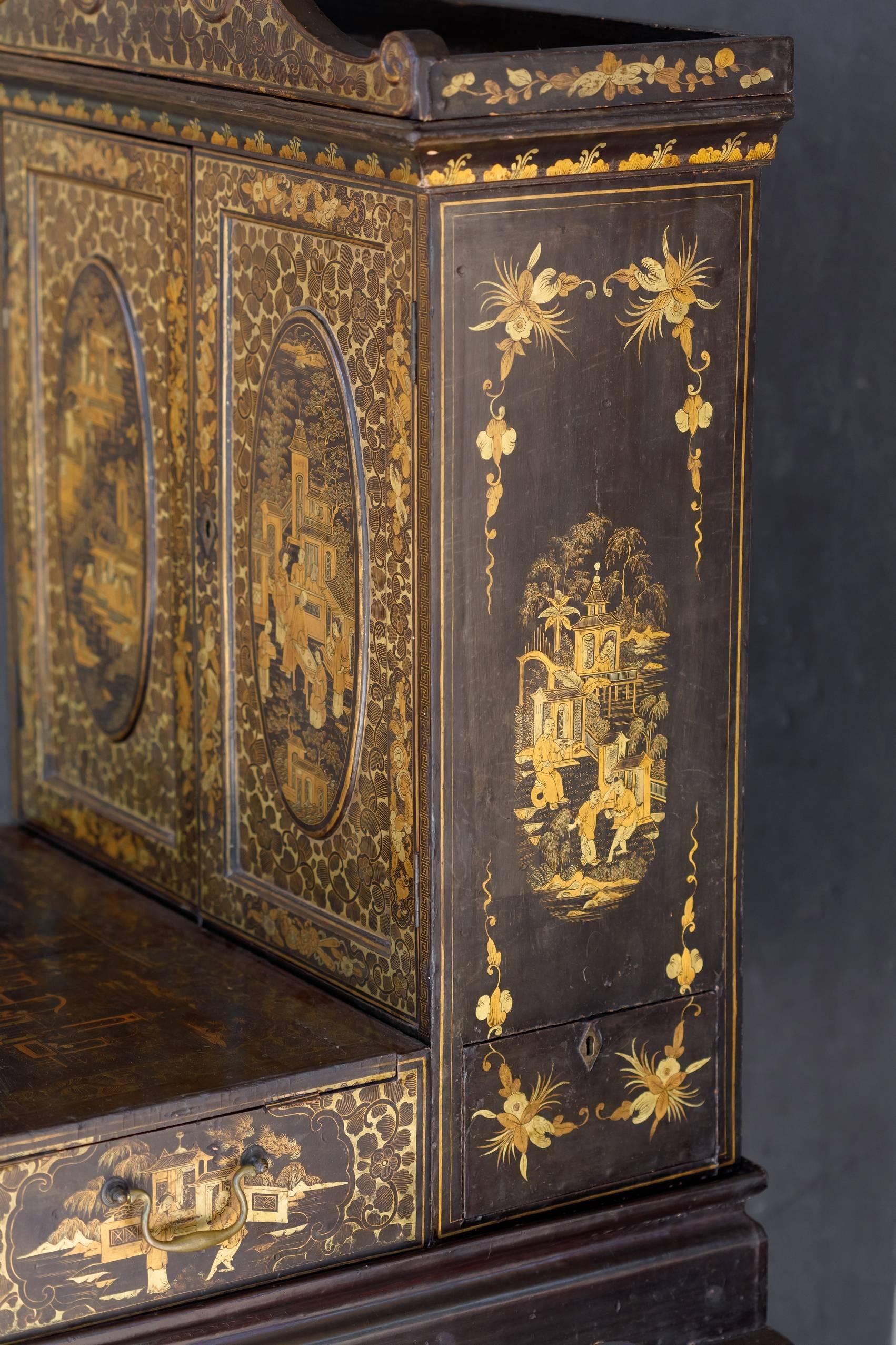 19th Century Chinoiserie Black Lacquer and Gilt Painted Vanity Cabinet on Stand In Good Condition In Austin, TX