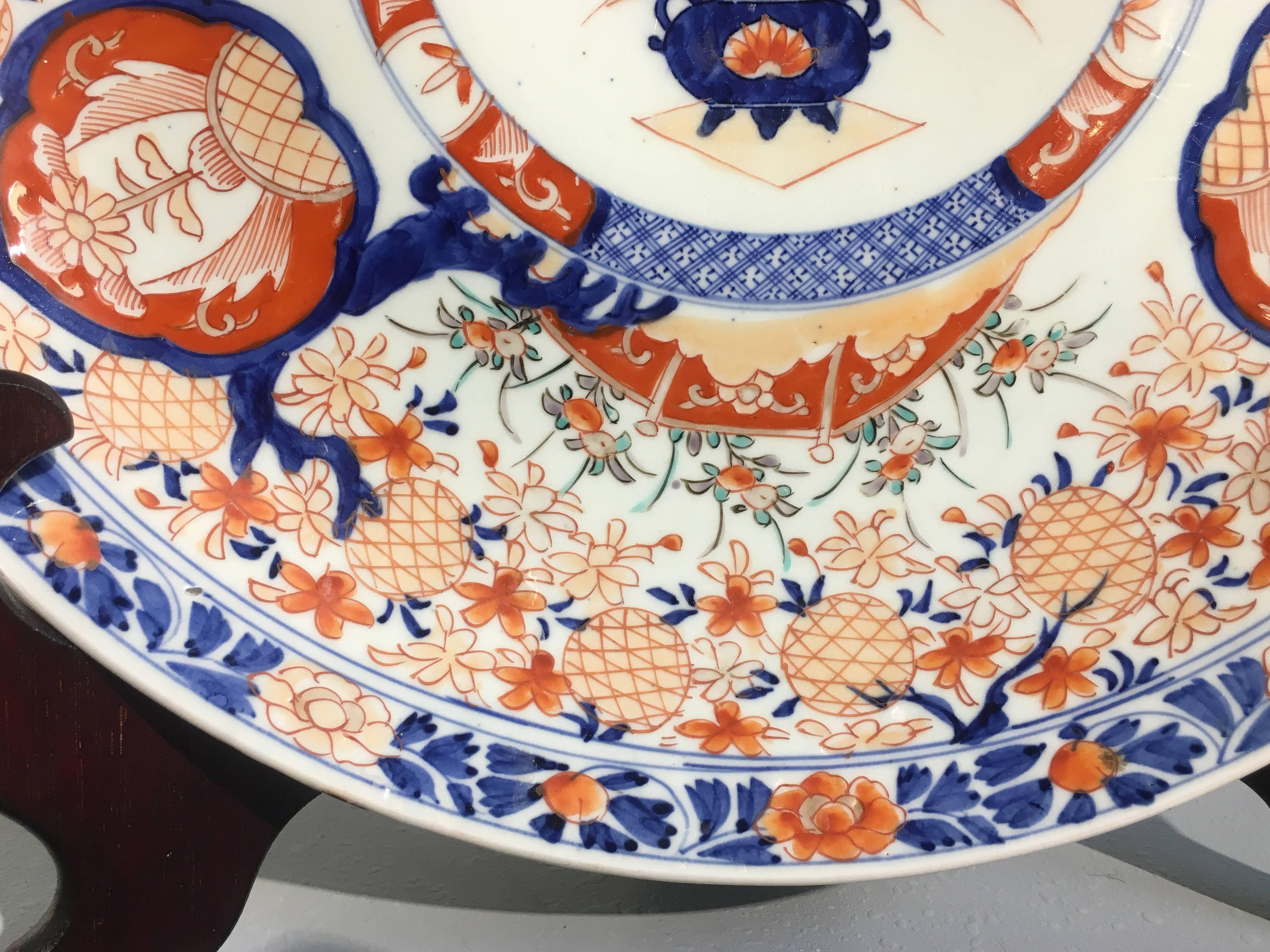 Hand-Painted Japanese Meiji Period Imari Charger, Late 19th Century