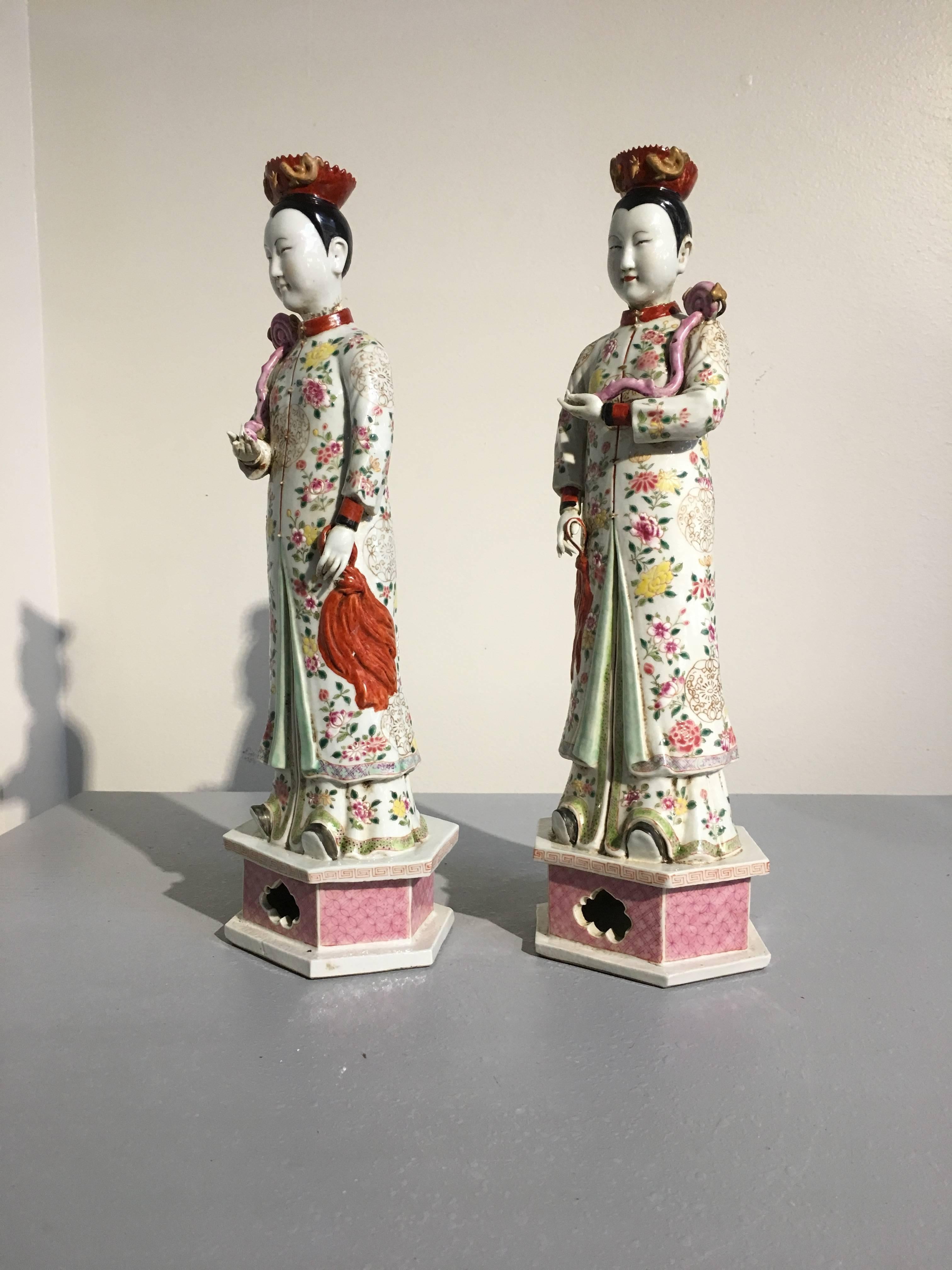 Enameled Pair of Chinese Export Porcelain Famille Rose Nodding Ladies, 19th Century