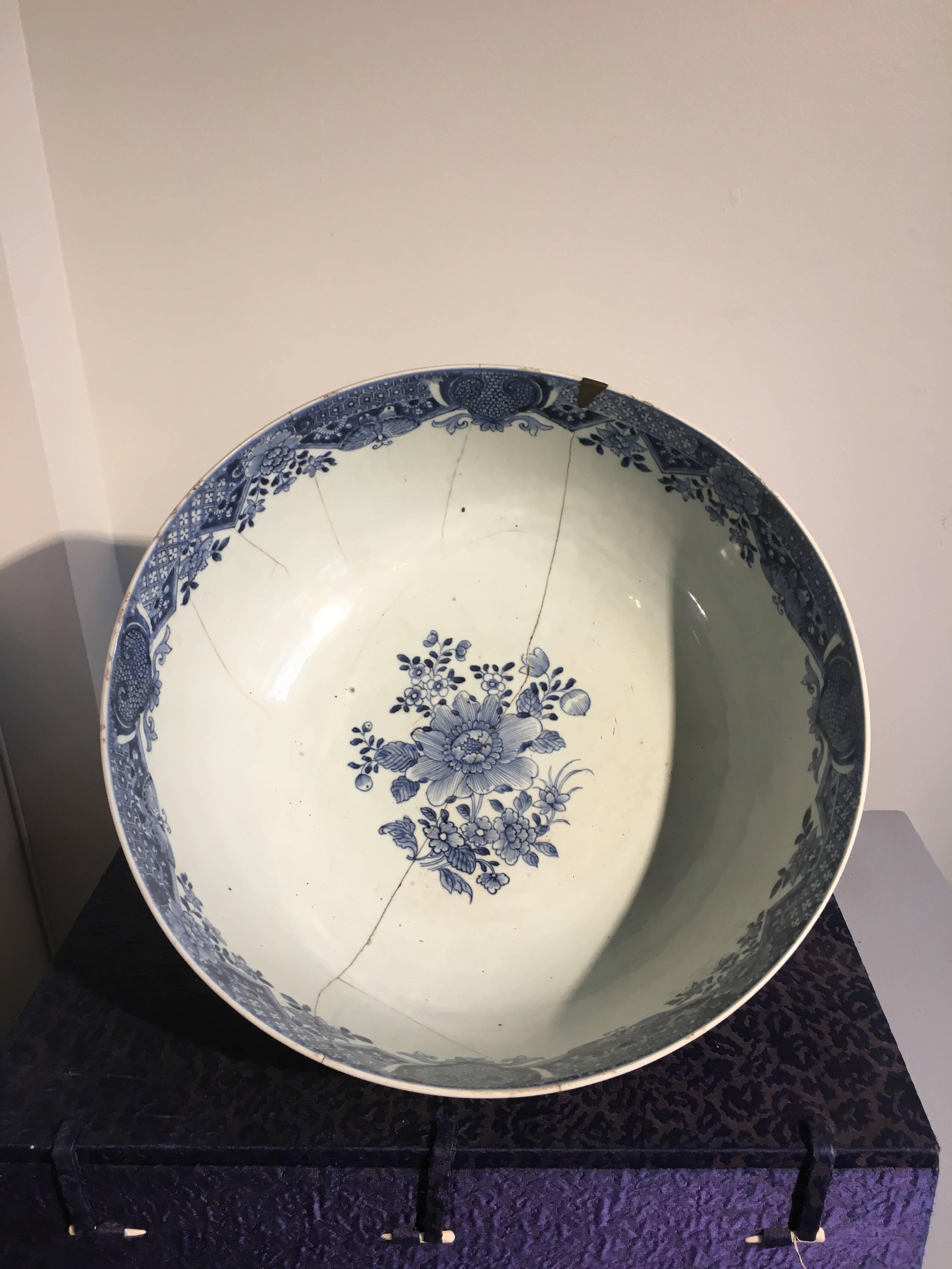 Large Chinese Export Punchbowl with Staple Repairs, 18th Century For Sale 1