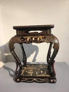 Japanischer Beistelltisch mit Perlmutt-Intarsien aus der Showa-Ära, Mitte des 20. Jahrhunderts, Japan