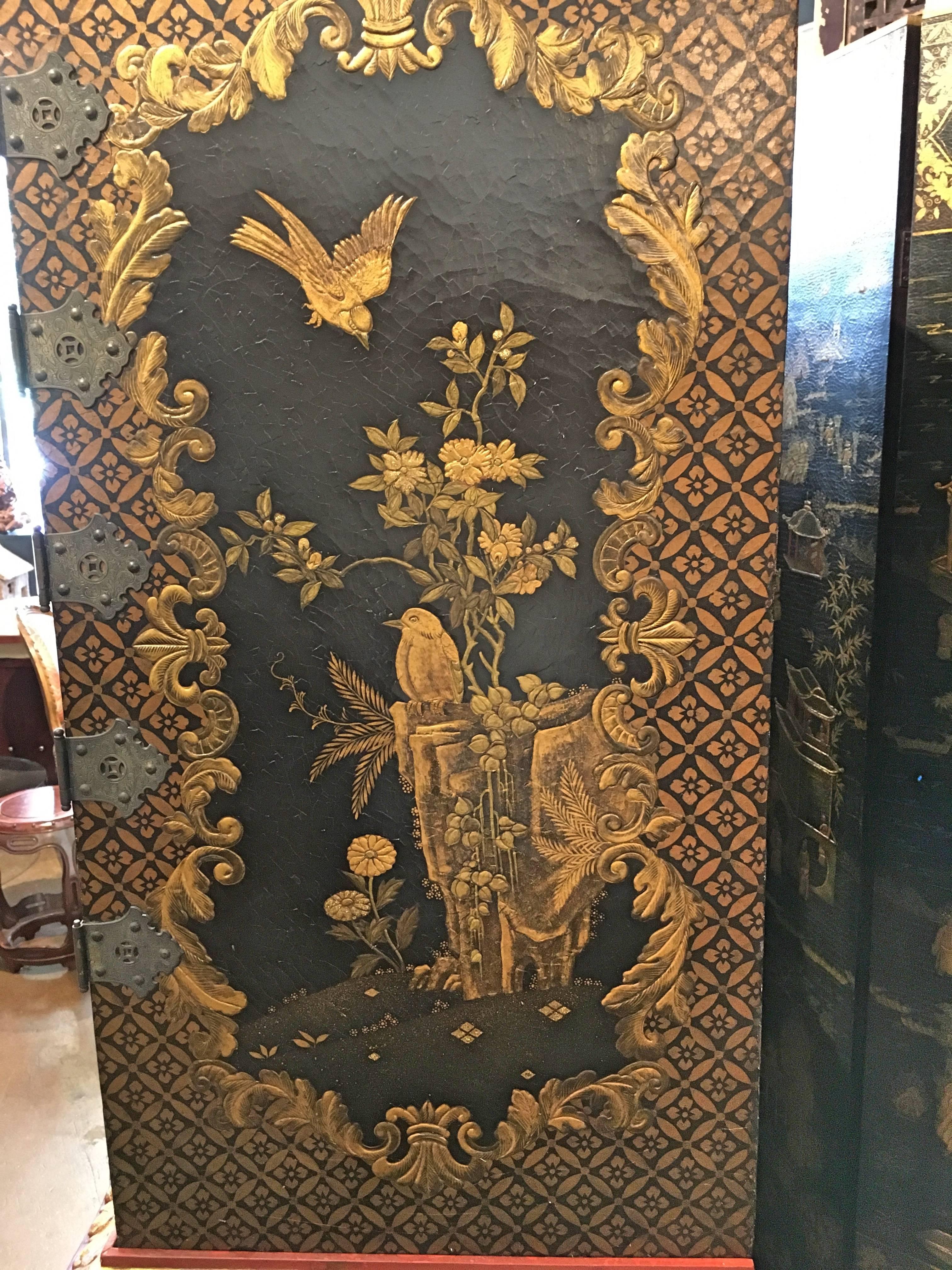 20th Century Japonisme Black Lacquer and Gilt Decorated Cabinet on Carved Gilt Stand