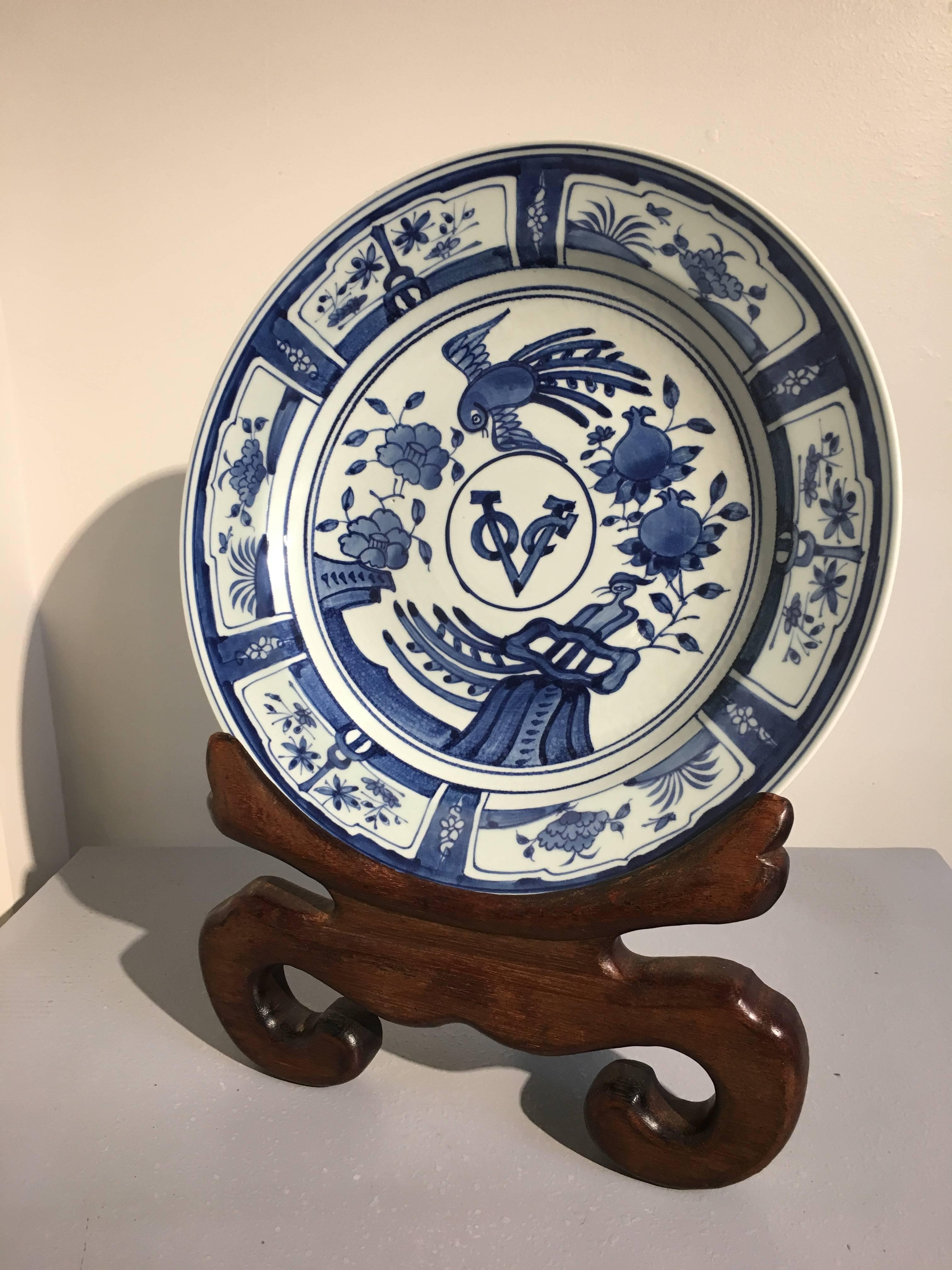 Six assiettes de présentation en porcelaine bleue et blanche de style exportation chinoise VOC, XXe siècle Bon état - En vente à Austin, TX