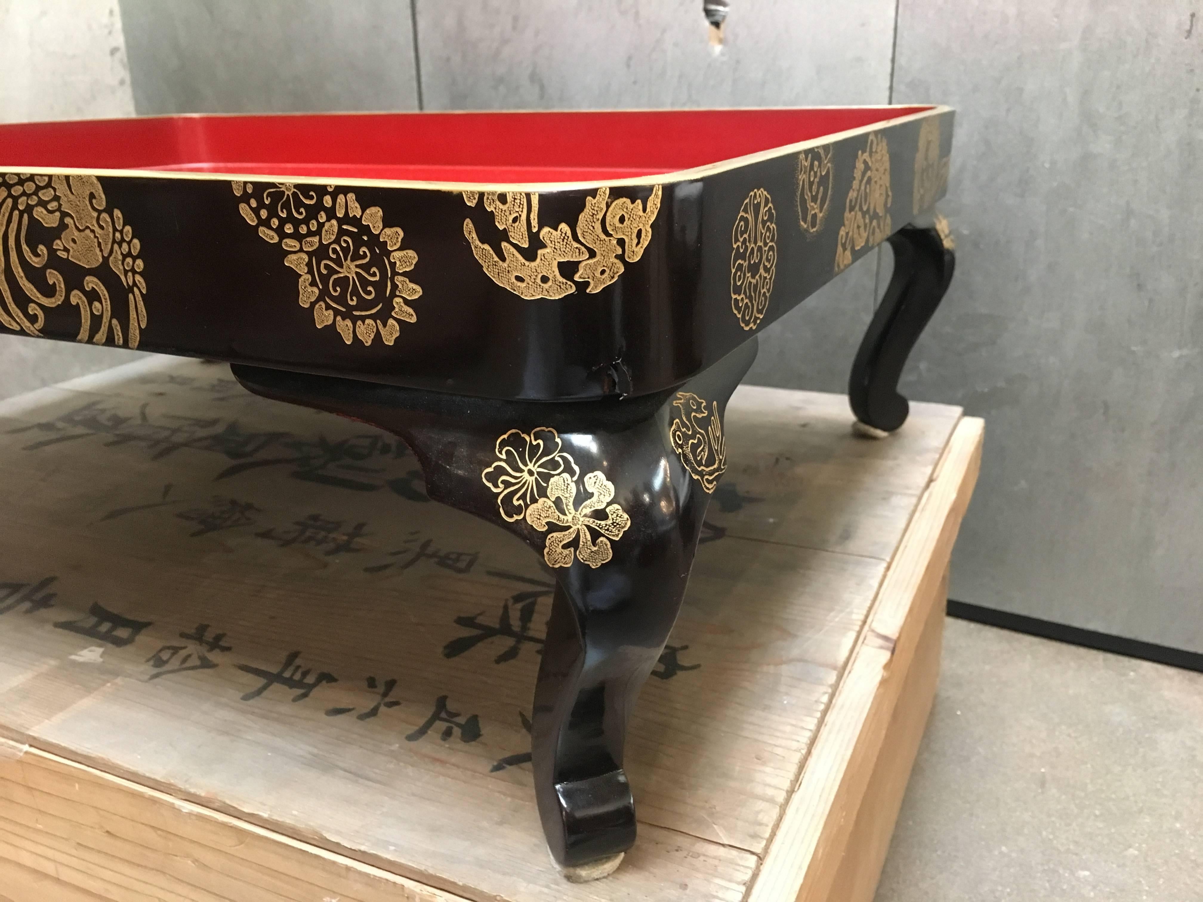 Japanese Red and Black Lacquer Maki-e Decorated Presentation Tray, dated 1917 In Fair Condition For Sale In Austin, TX