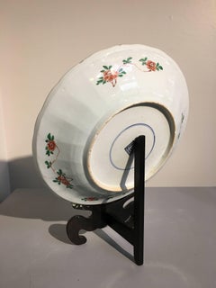 Plato grande de porcelana Kangxi Famille Verte, dinastía Qing, s. XVII/XVIII