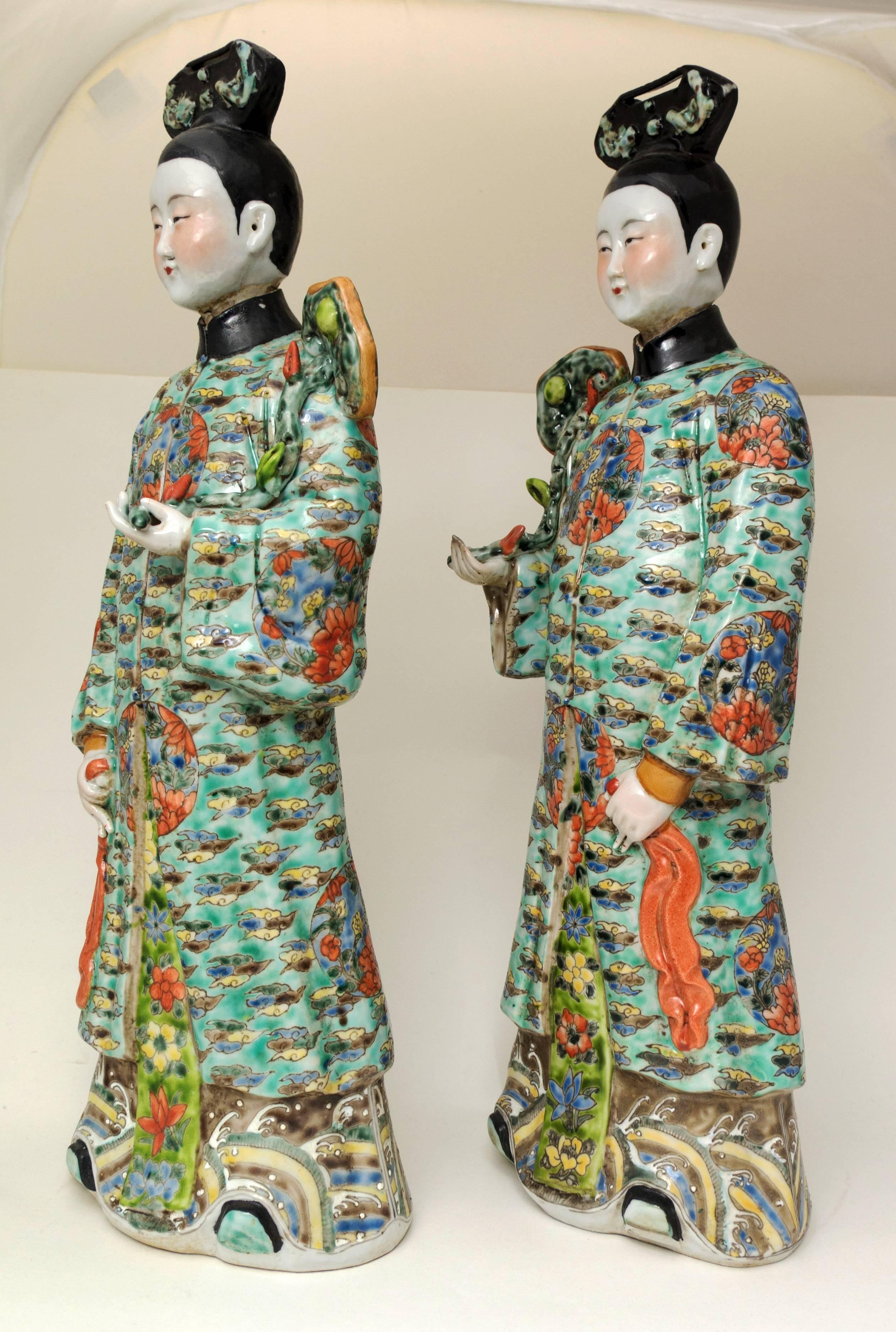 Pair of Chinese Porcelain Nodding Sculpture of Court Ladies In Good Condition For Sale In Austin, TX