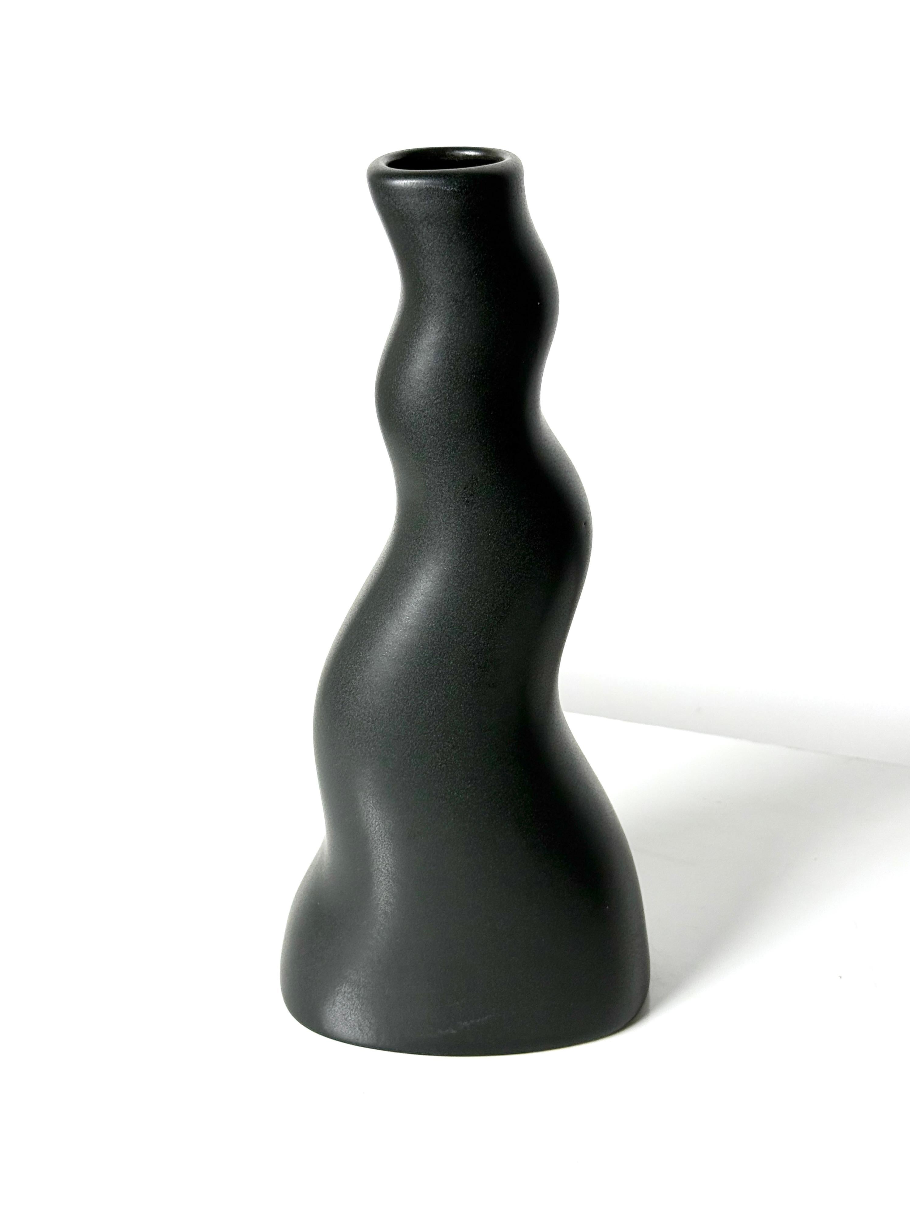 Juego de 3 Vasos de Cerámica Negro Mate Jarrones Postmodernos Orgánicos de Craig Smith en venta 2