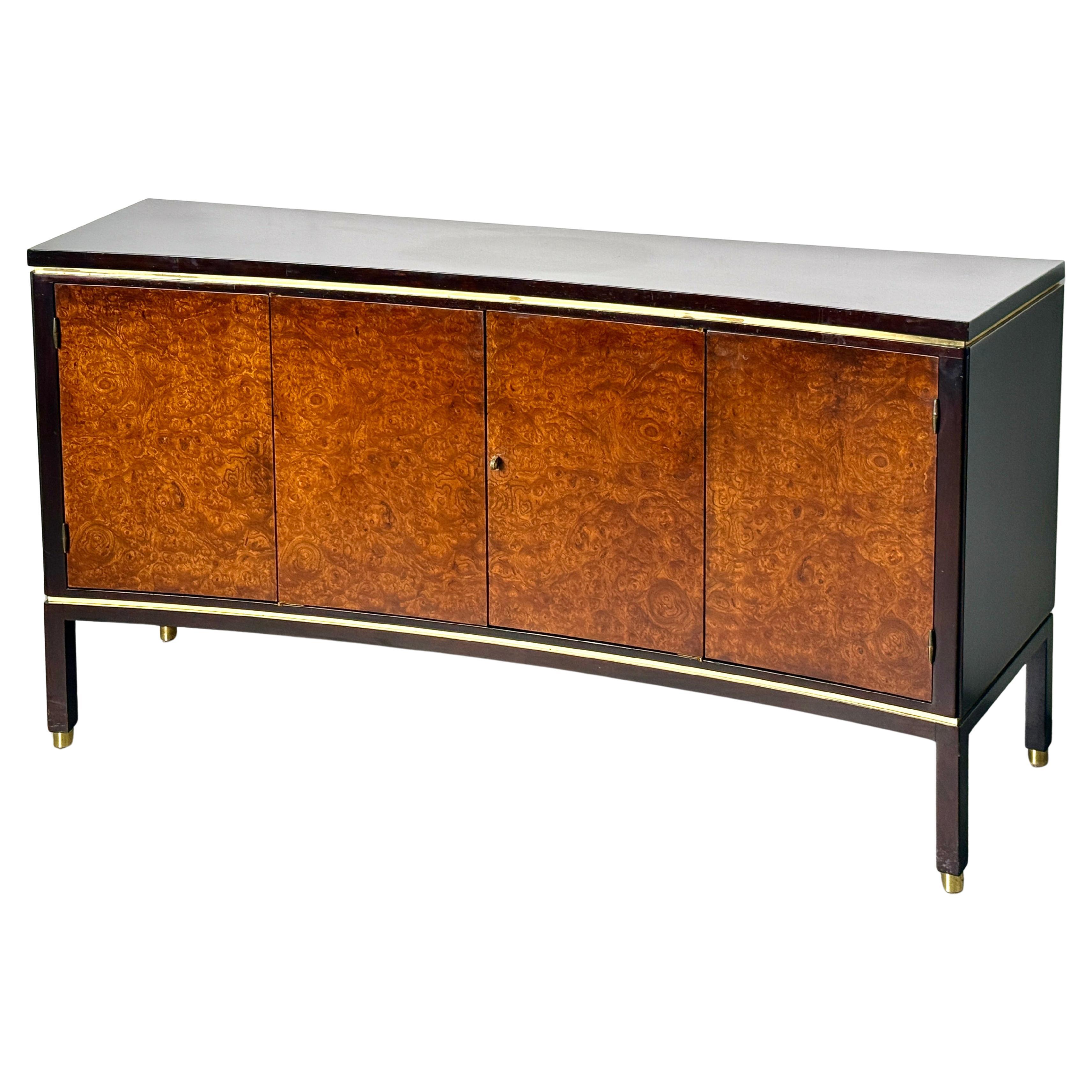 Edward Wormley for Dunbar Curved Front Burl Walnut and Mahogany Credenza 1960s en venta