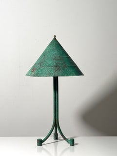 Amerikanische handgefertigte Tischlampe aus Kupfer mit Verdigris-Optik und durchbrochenem, konischem Lampenschirm