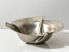 Thomas Roy Markusen: Skulpturale Tischschale, organisches Design aus Nickel, 1980er Jahre
