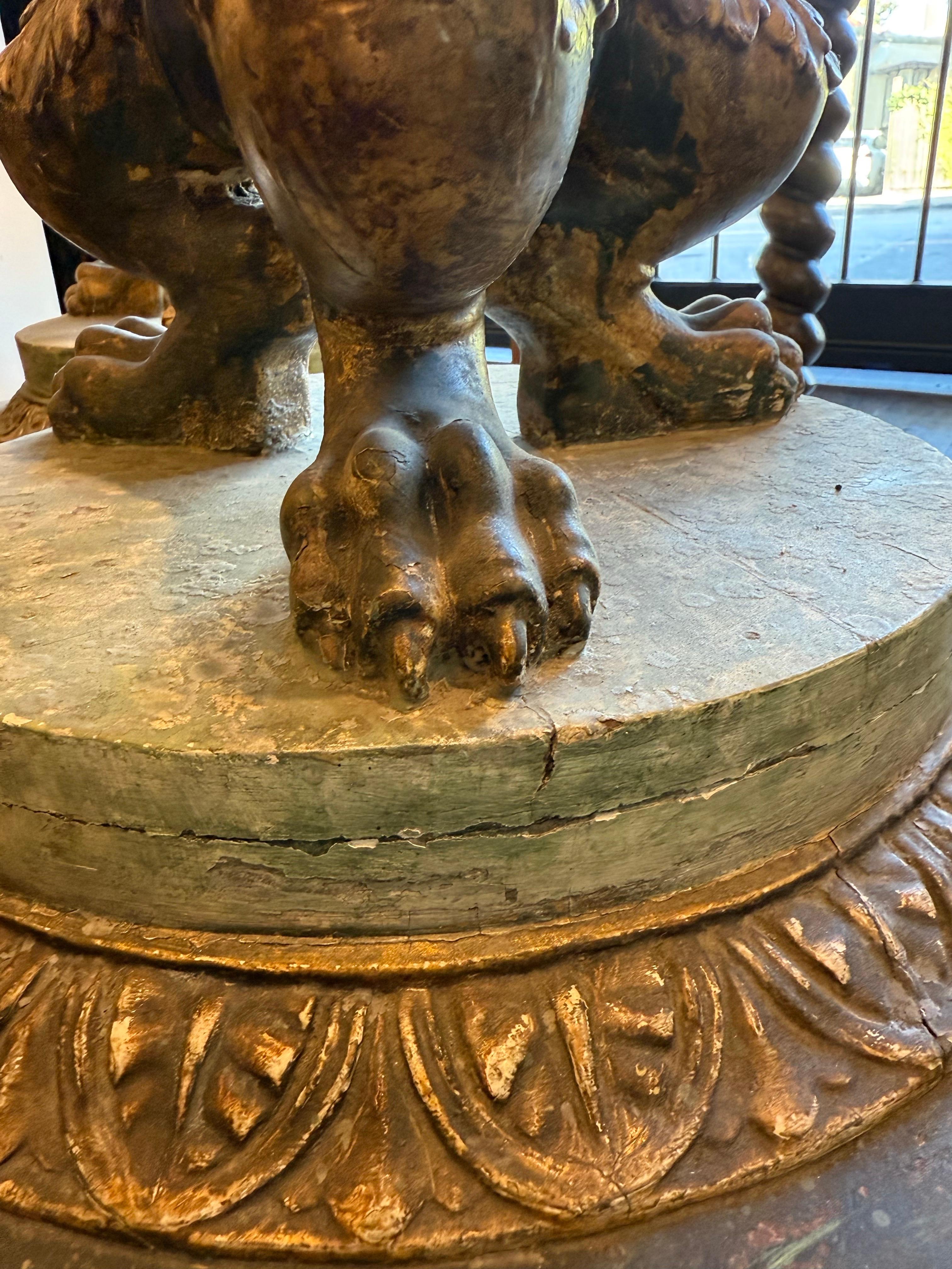 Coppia di grandi candelabri da terra francesi dorati a pacco, XIX secolo in vendita 2