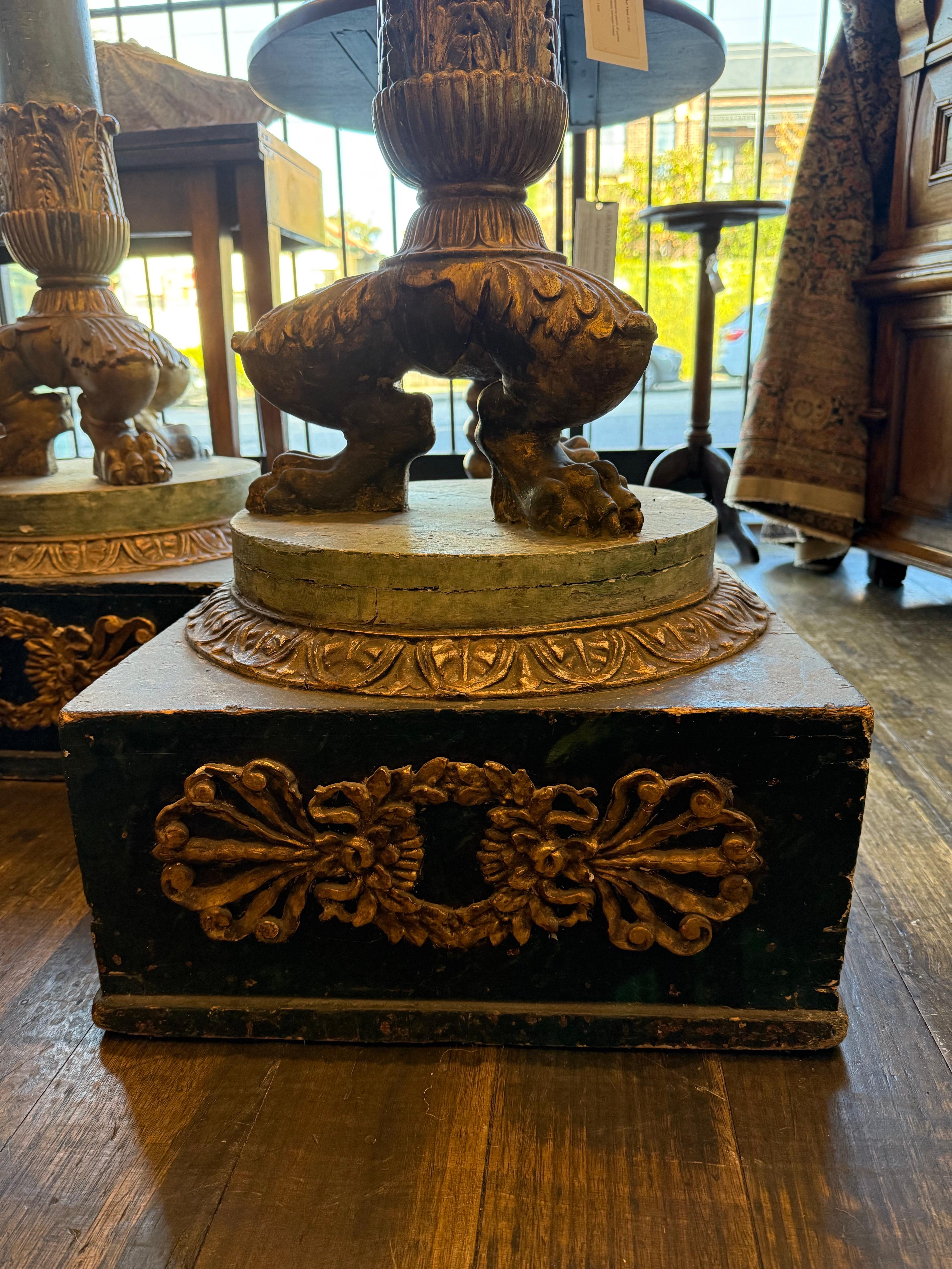 Coppia di grandi candelabri da terra francesi dorati a pacco, XIX secolo in vendita 4