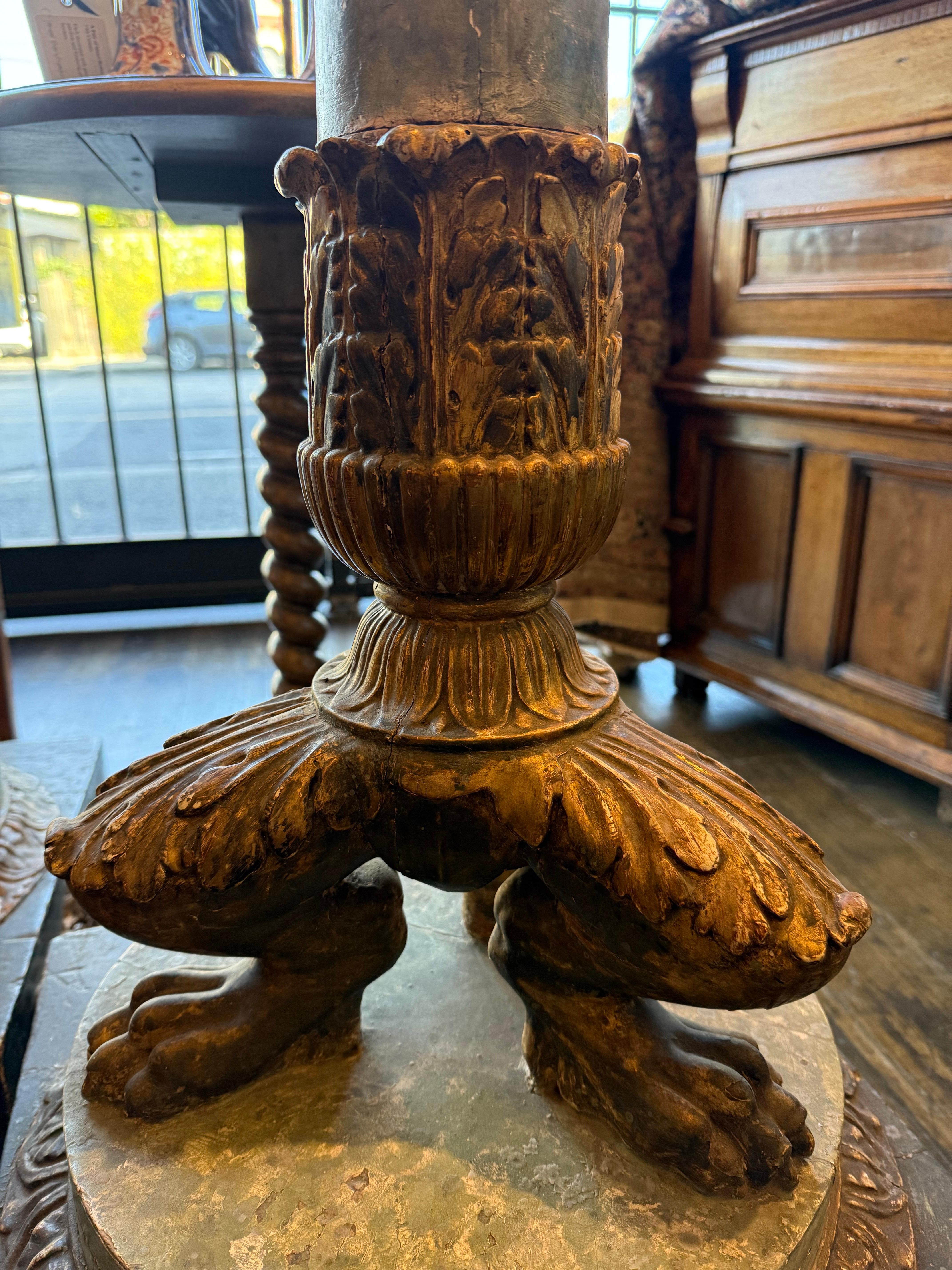 Coppia di grandi candelabri da terra francesi dorati a pacco, XIX secolo in vendita 5