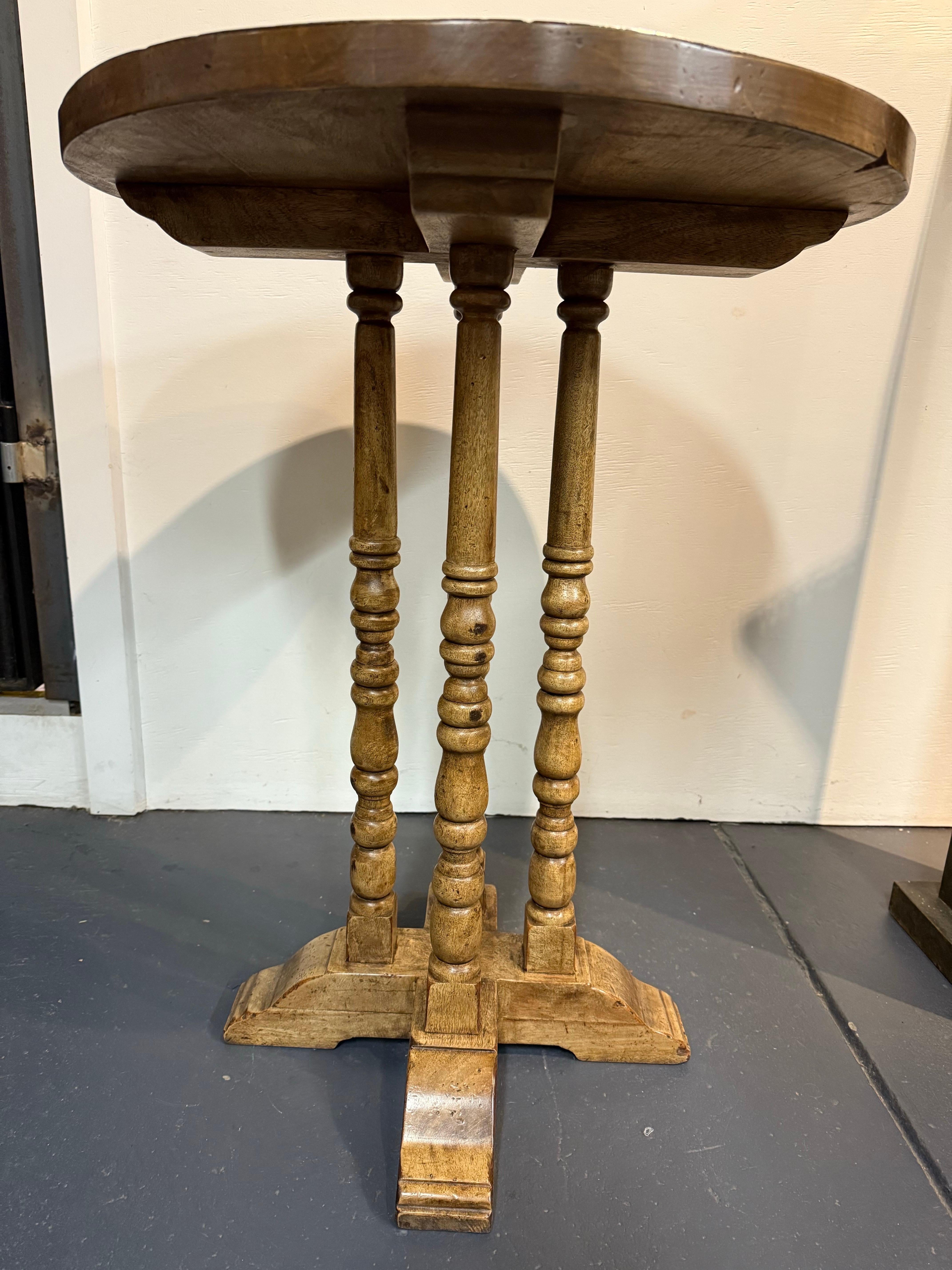 A Wooden Bobbin Leg Side Table In Good Condition For Sale In ARMADALE, VIC
