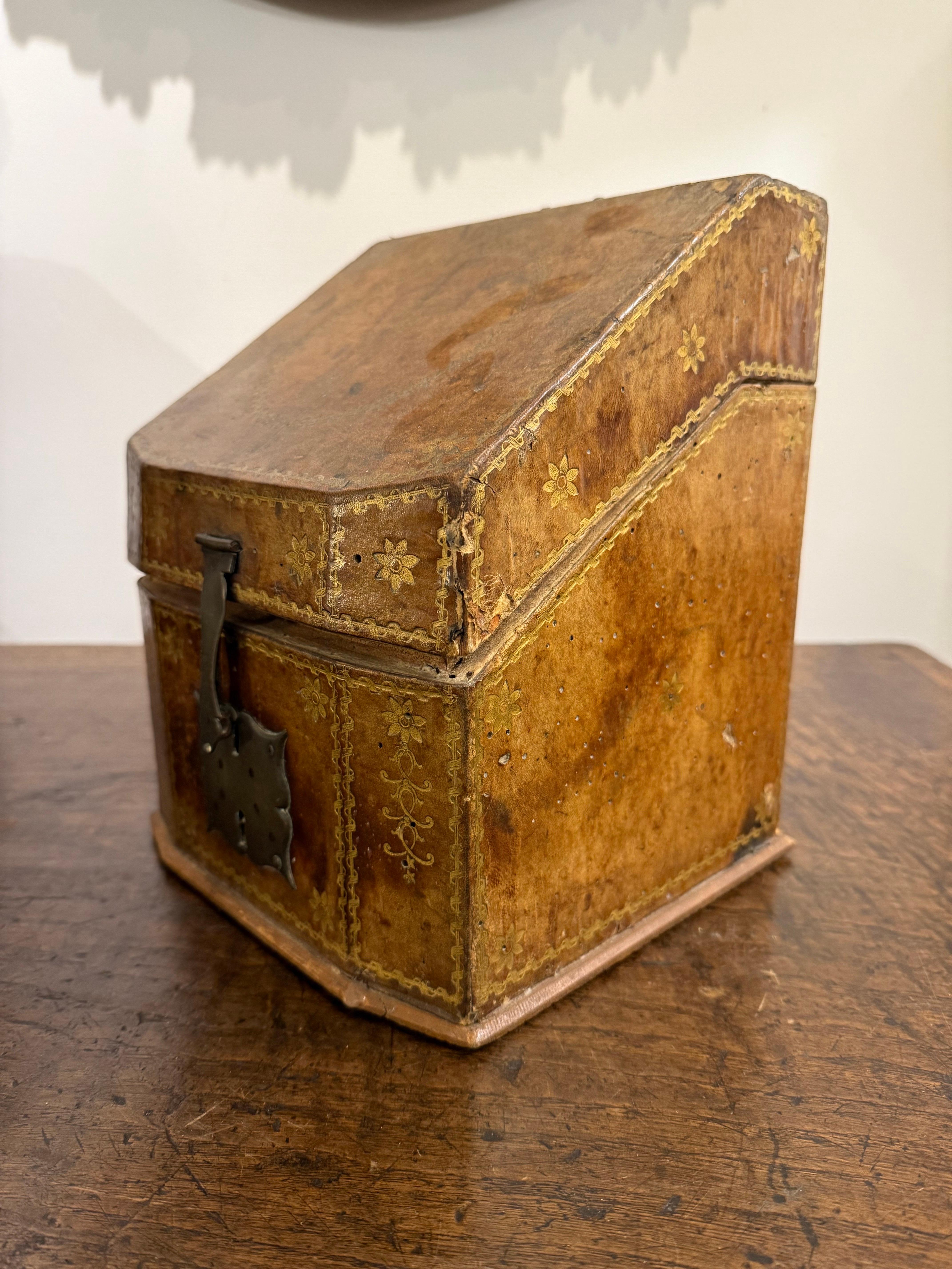 An Italian Gold Embossed Leather Knife Box, 18th Century For Sale 5