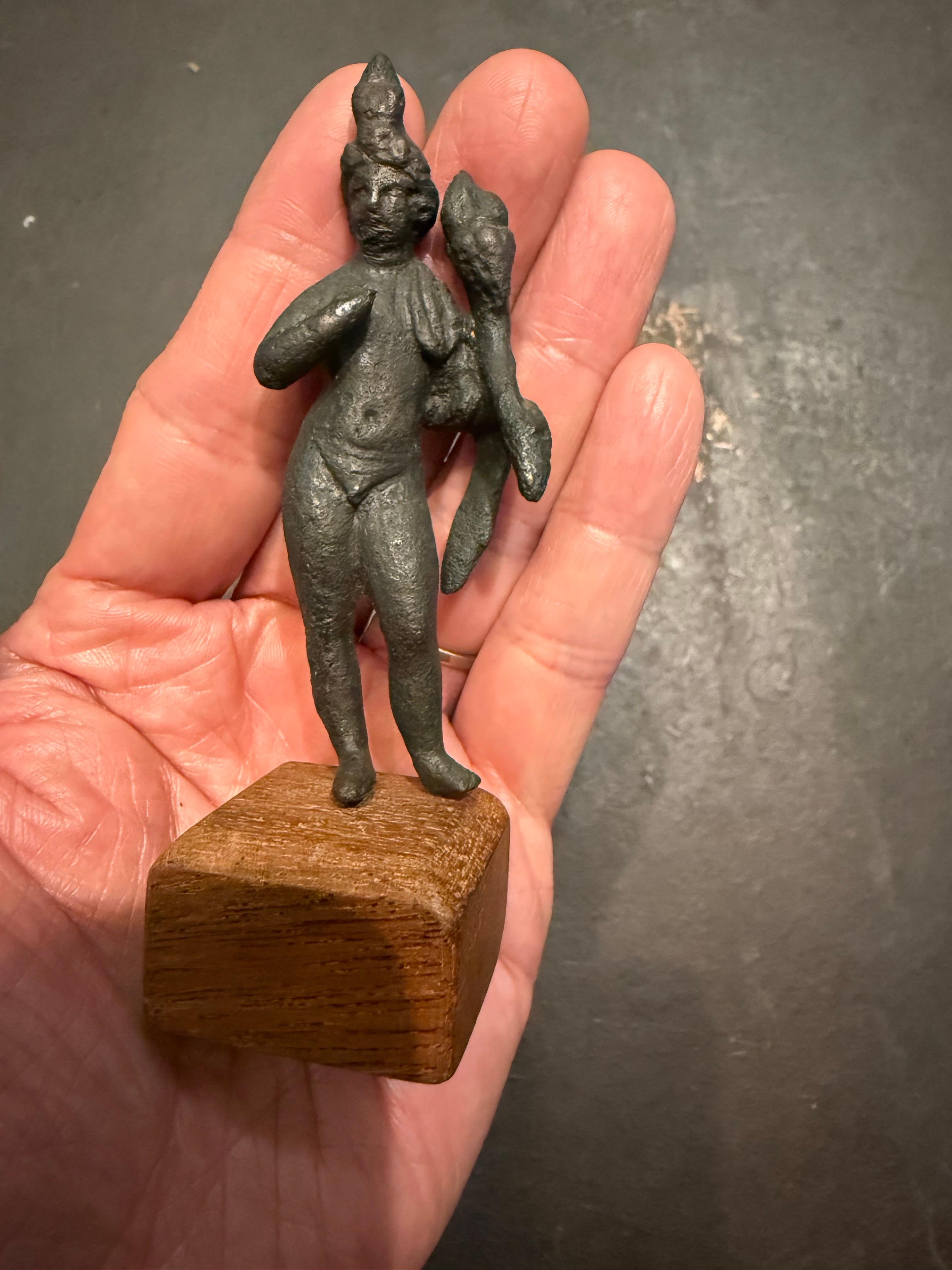 Una piccola statua egizia in bronzo di Arpocrate Ex Sotheby's in vendita 1