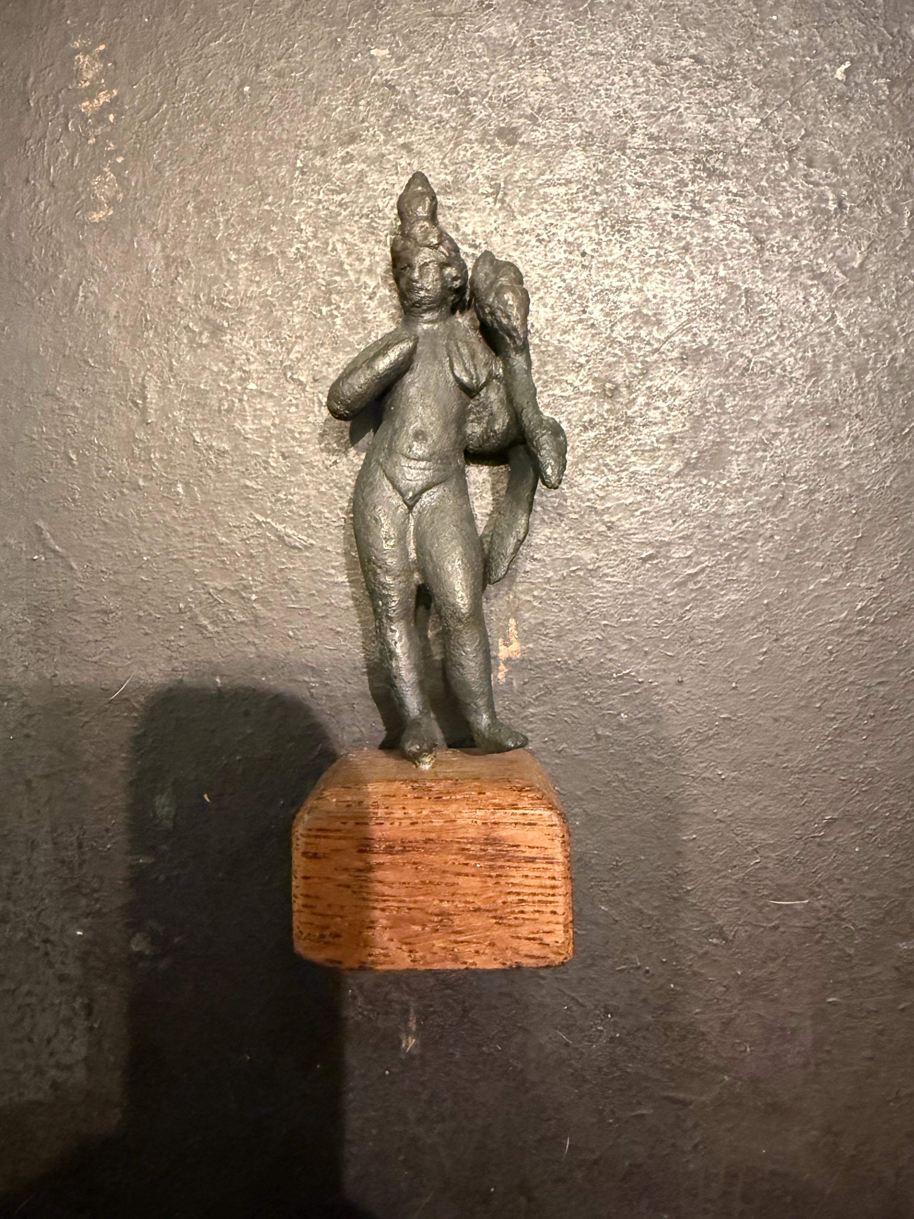 Una piccola statua egizia in bronzo di Arpocrate Ex Sotheby's in vendita 2