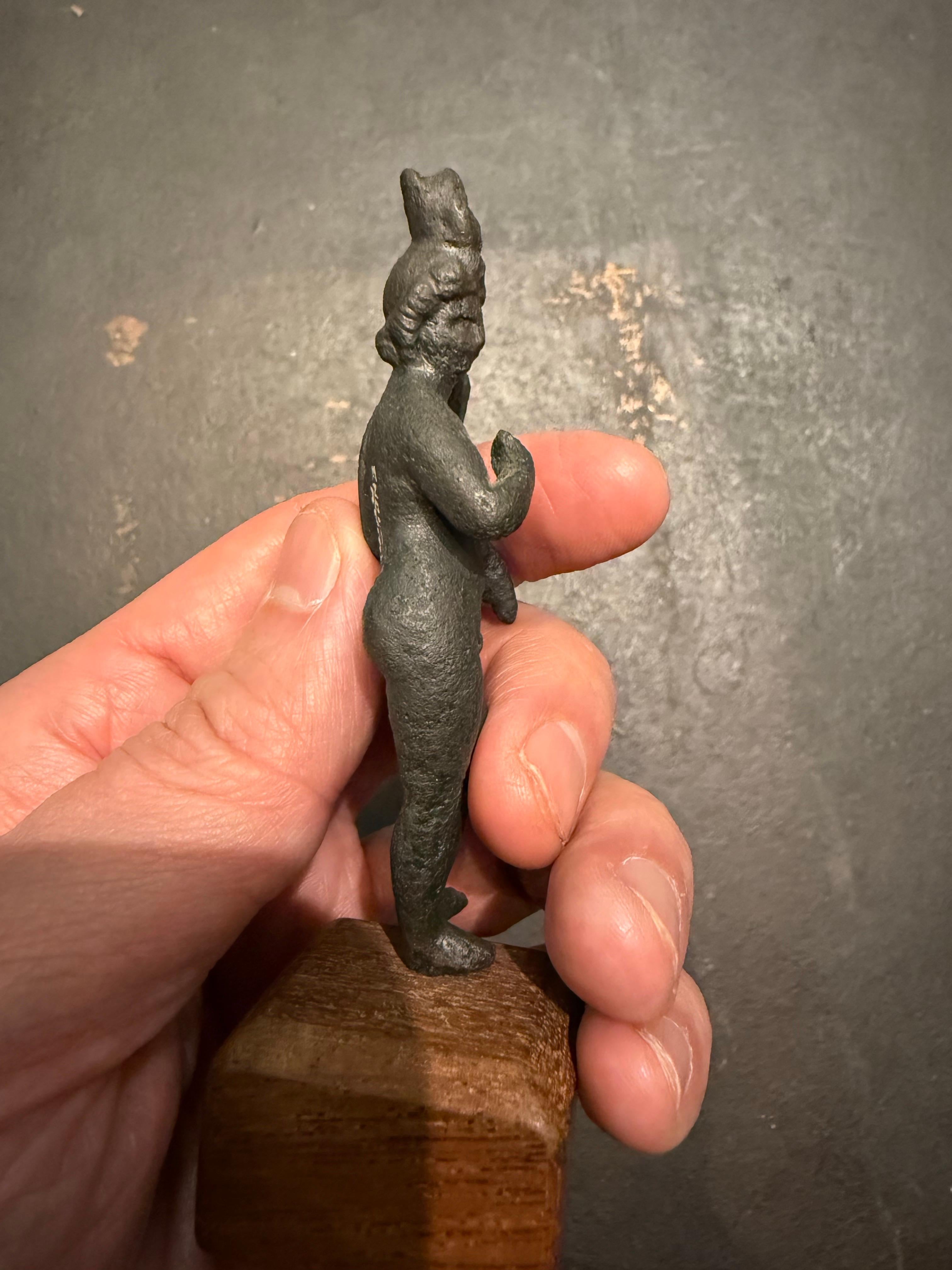 Una piccola statua egizia in bronzo di Arpocrate Ex Sotheby's in vendita 7