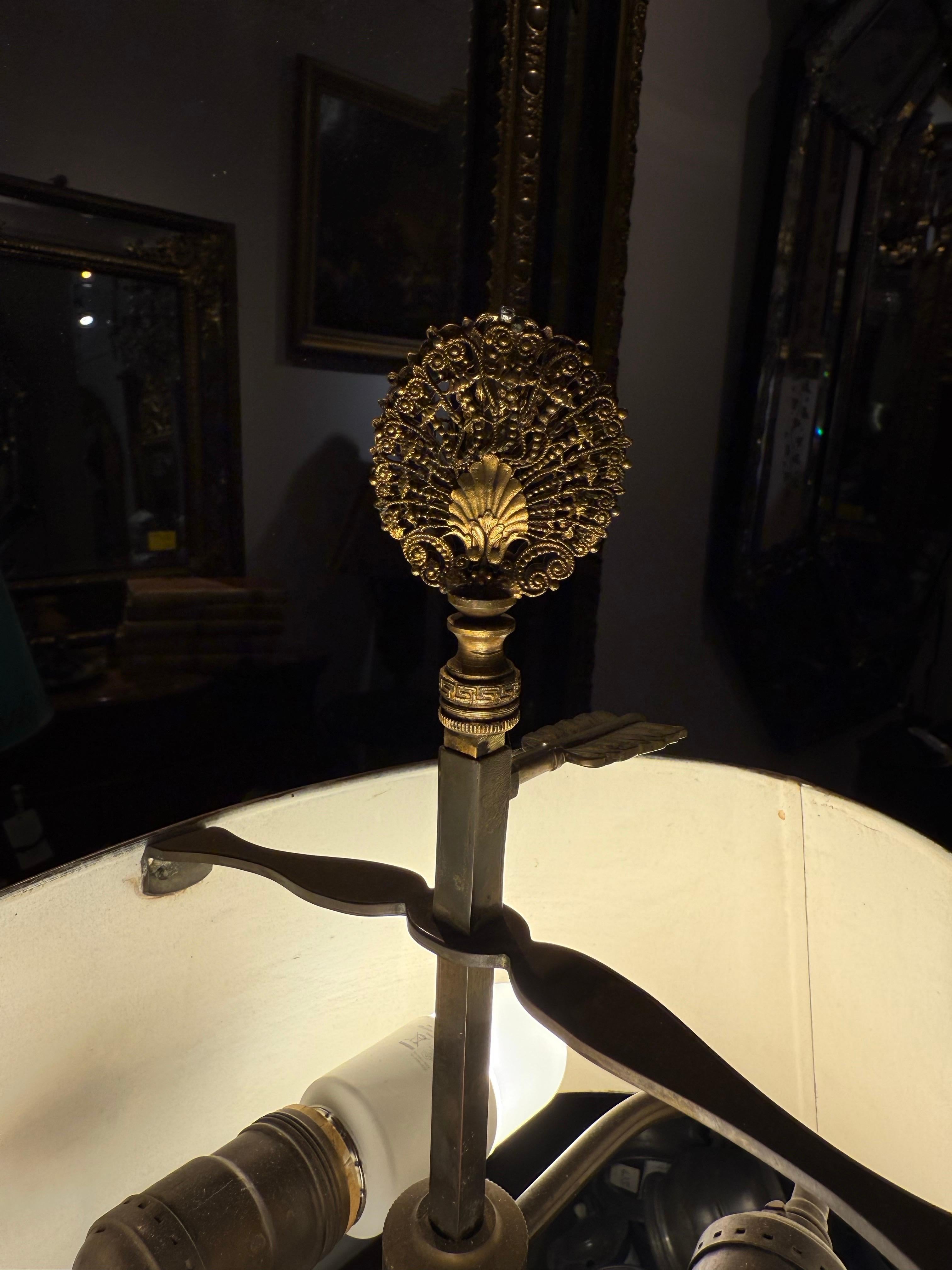 Lampada da scrivania francese con calamaio figurato in bronzo e paralume in tiglio in vendita 6