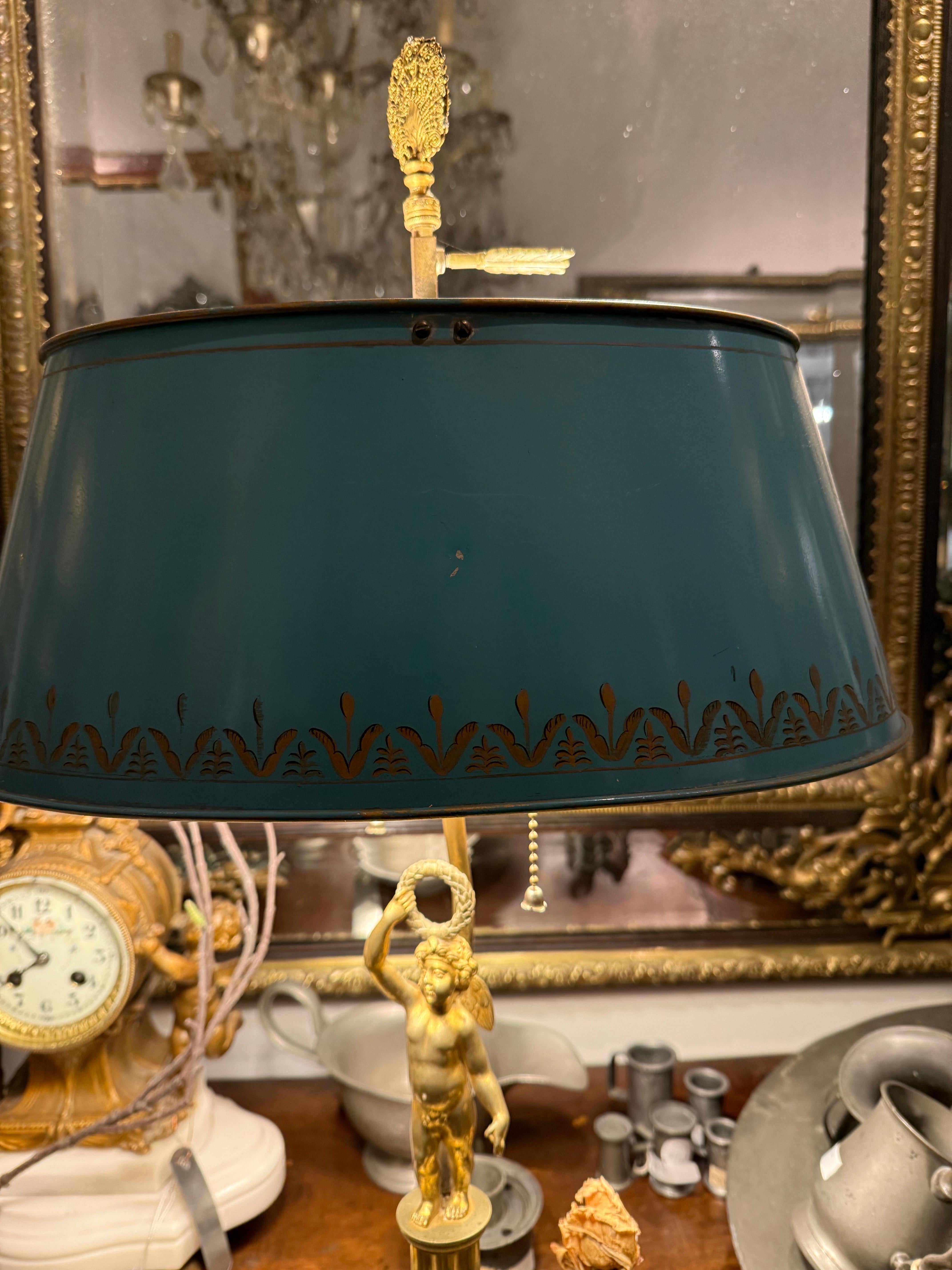 Lampada da scrivania francese con calamaio figurato in bronzo e paralume in tiglio in vendita 2