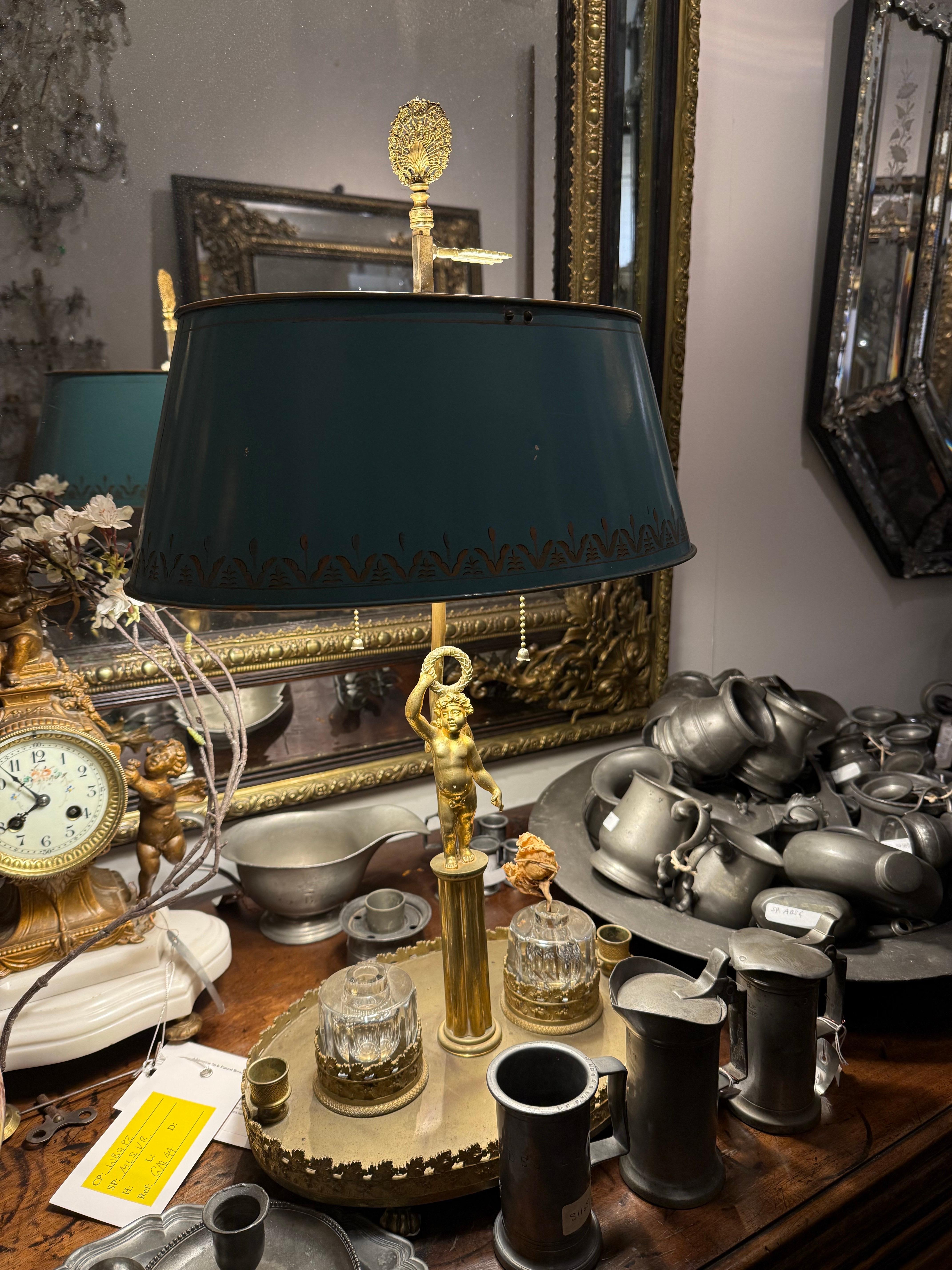 Lampada da scrivania francese con calamaio figurato in bronzo e paralume in tiglio in vendita 3