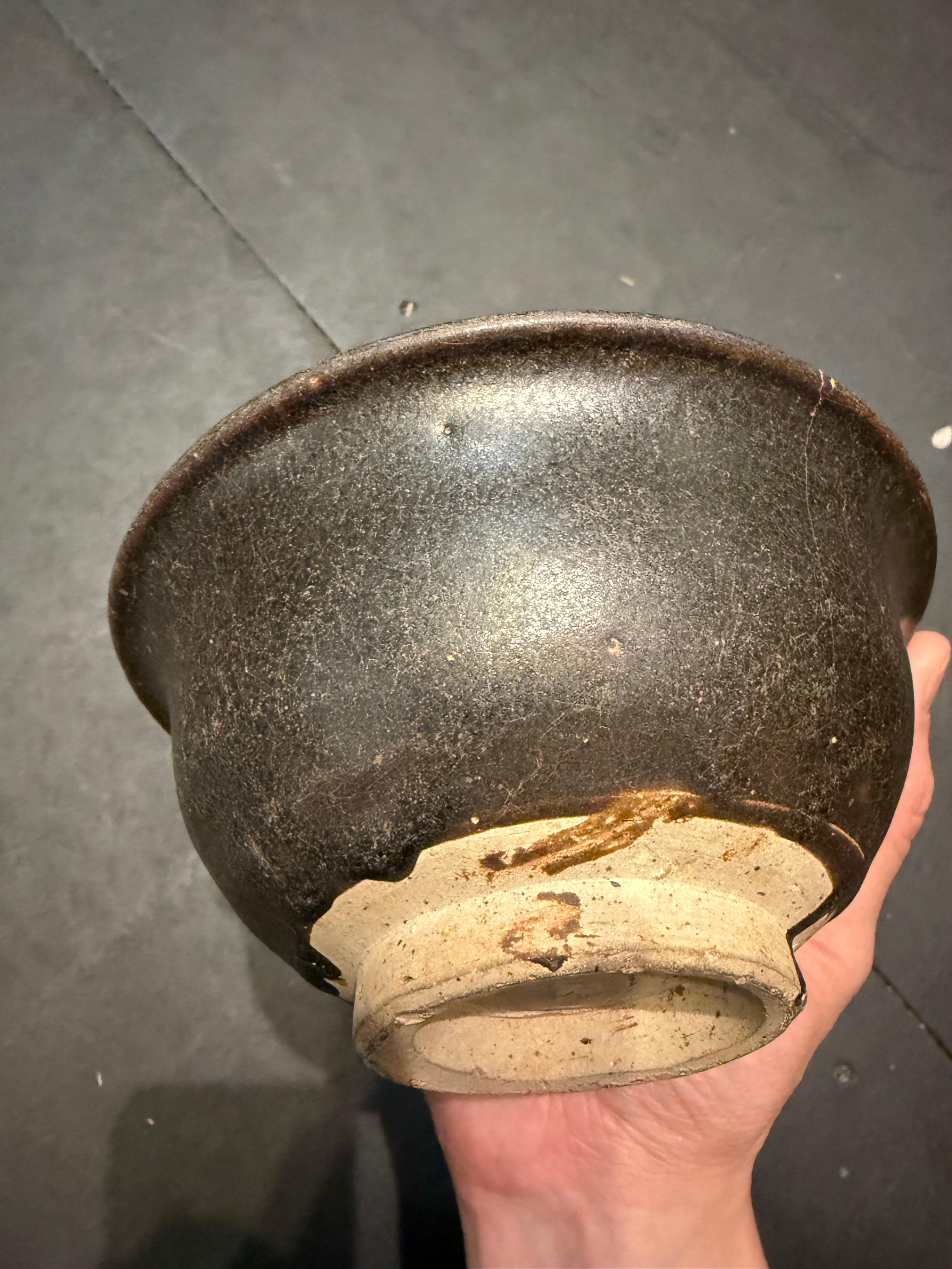 A Chinese Deep Brown Glazed Footed Bowl, 15th Century For Sale 3