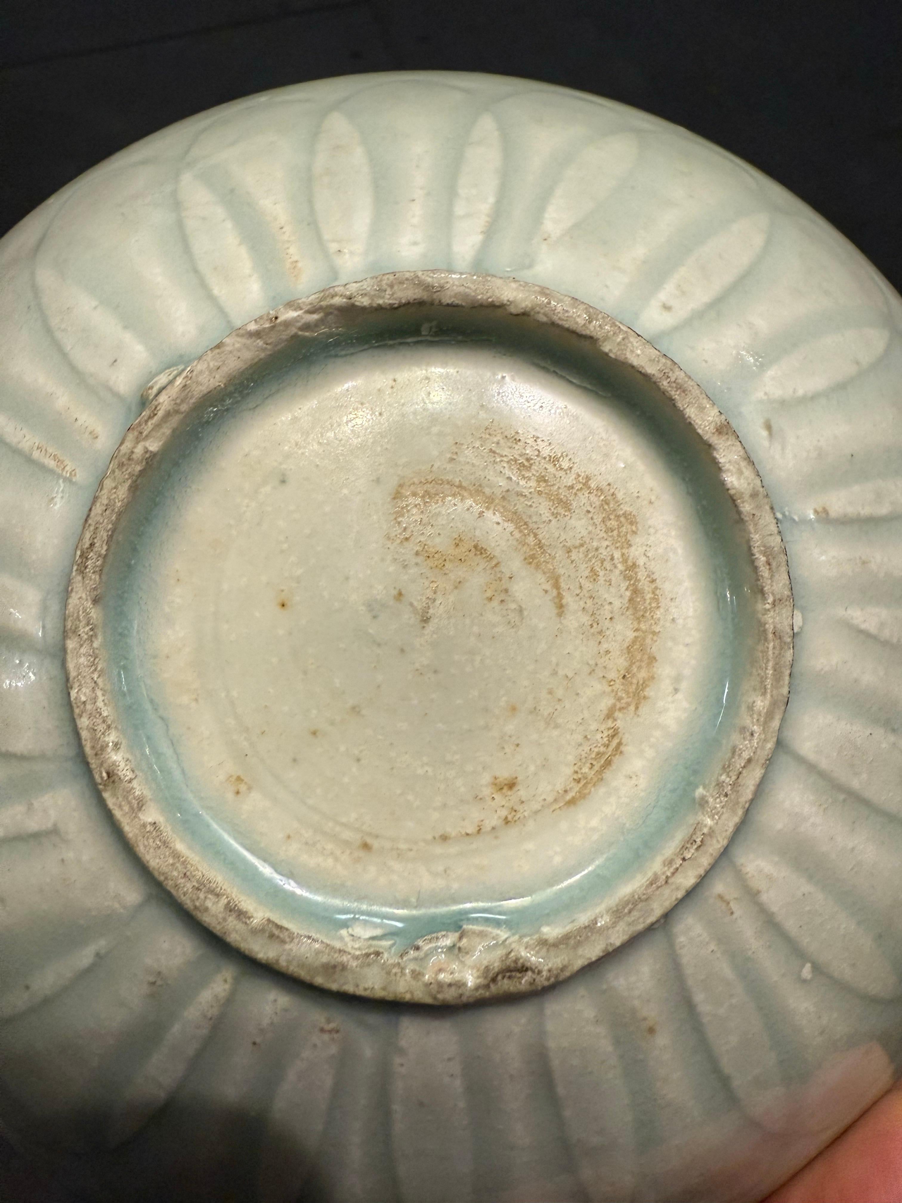 Eine QINGBAI-Schale aus der Song Dynasty Ex Sotheby's im Angebot 4