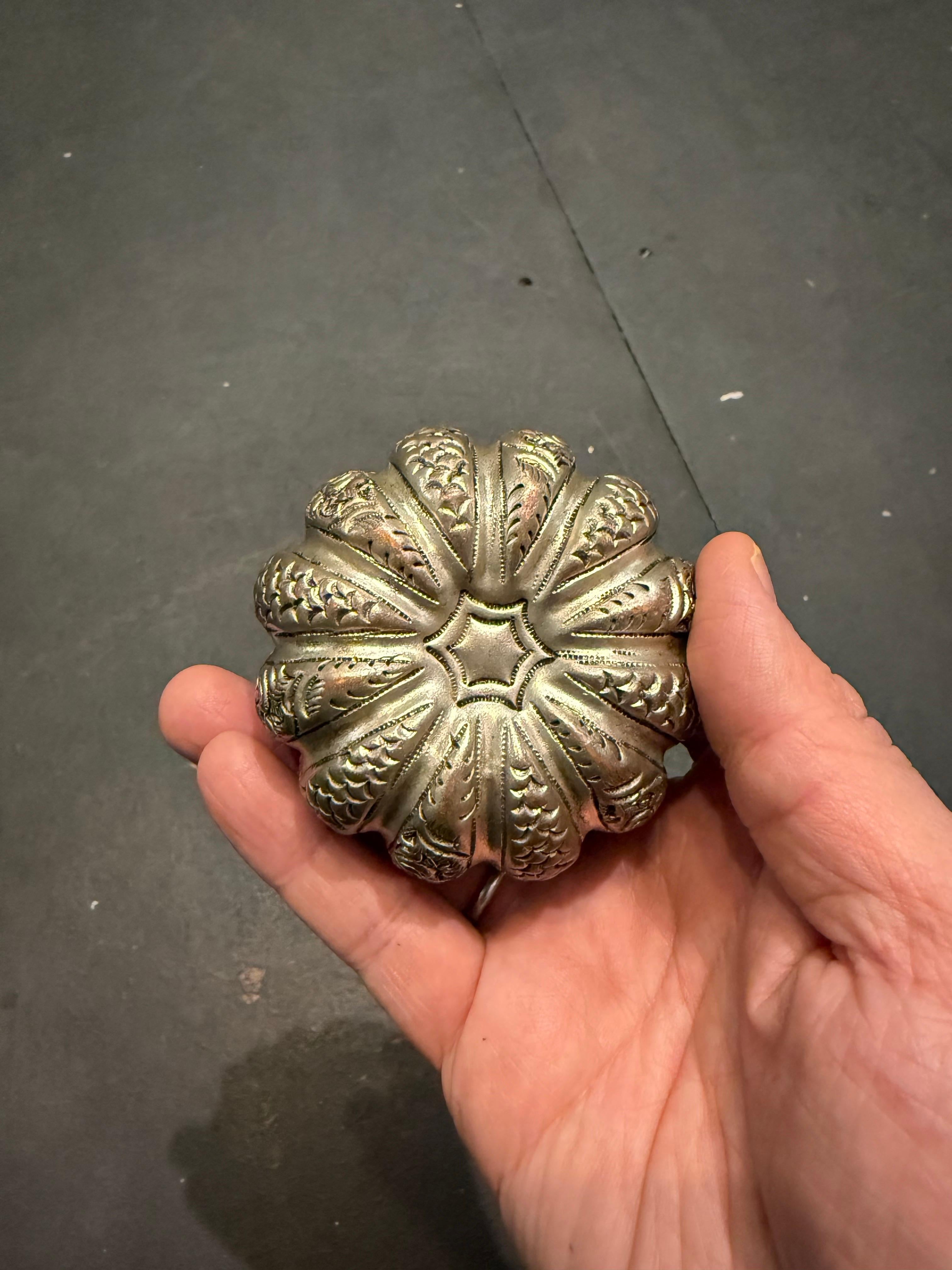 A Chinese Silver Apple Shaped Lidded Jewellery Box, Early 20th Century For Sale 3