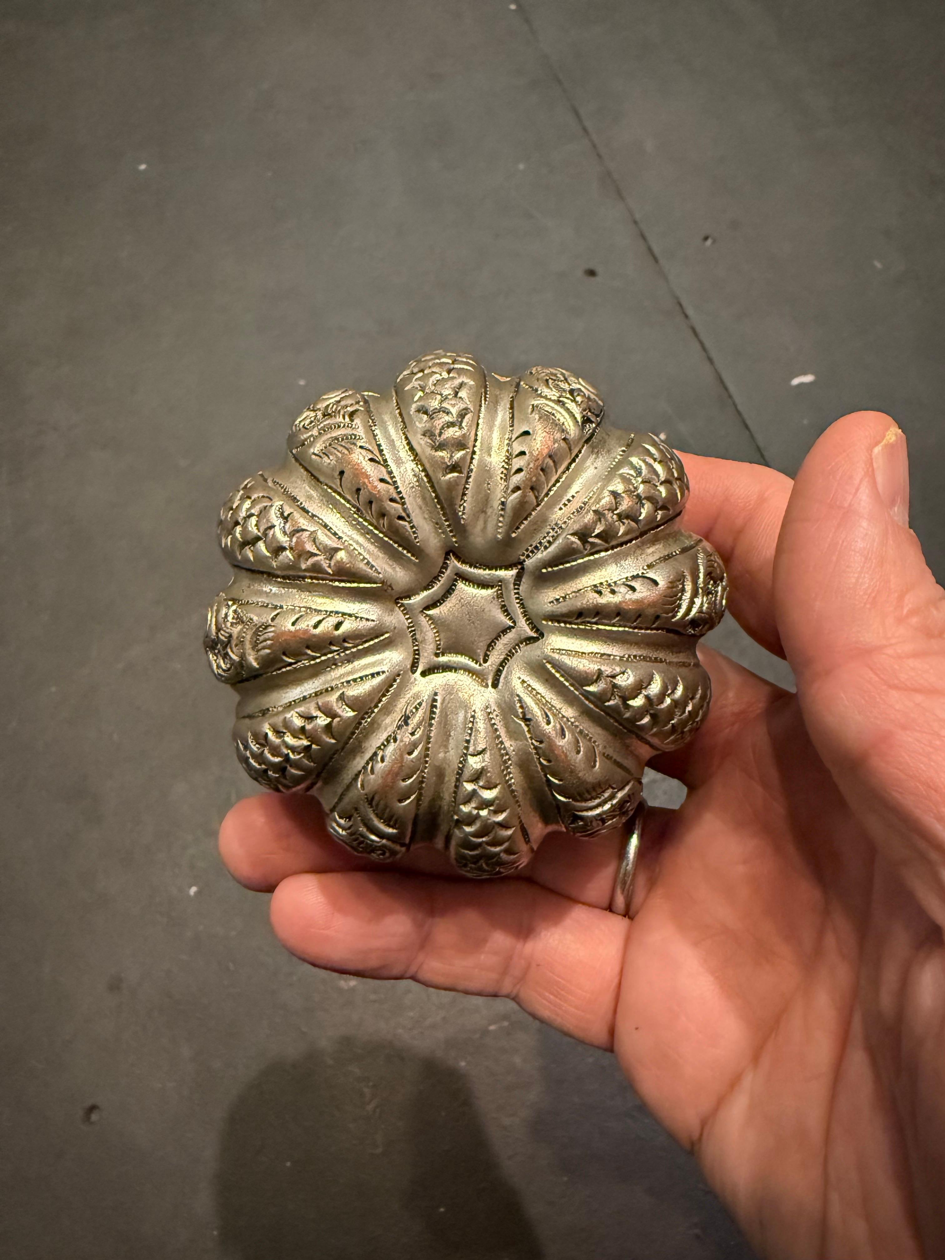 A Chinese Silver Apple Shaped Lidded Jewellery Box, Early 20th Century For Sale 6