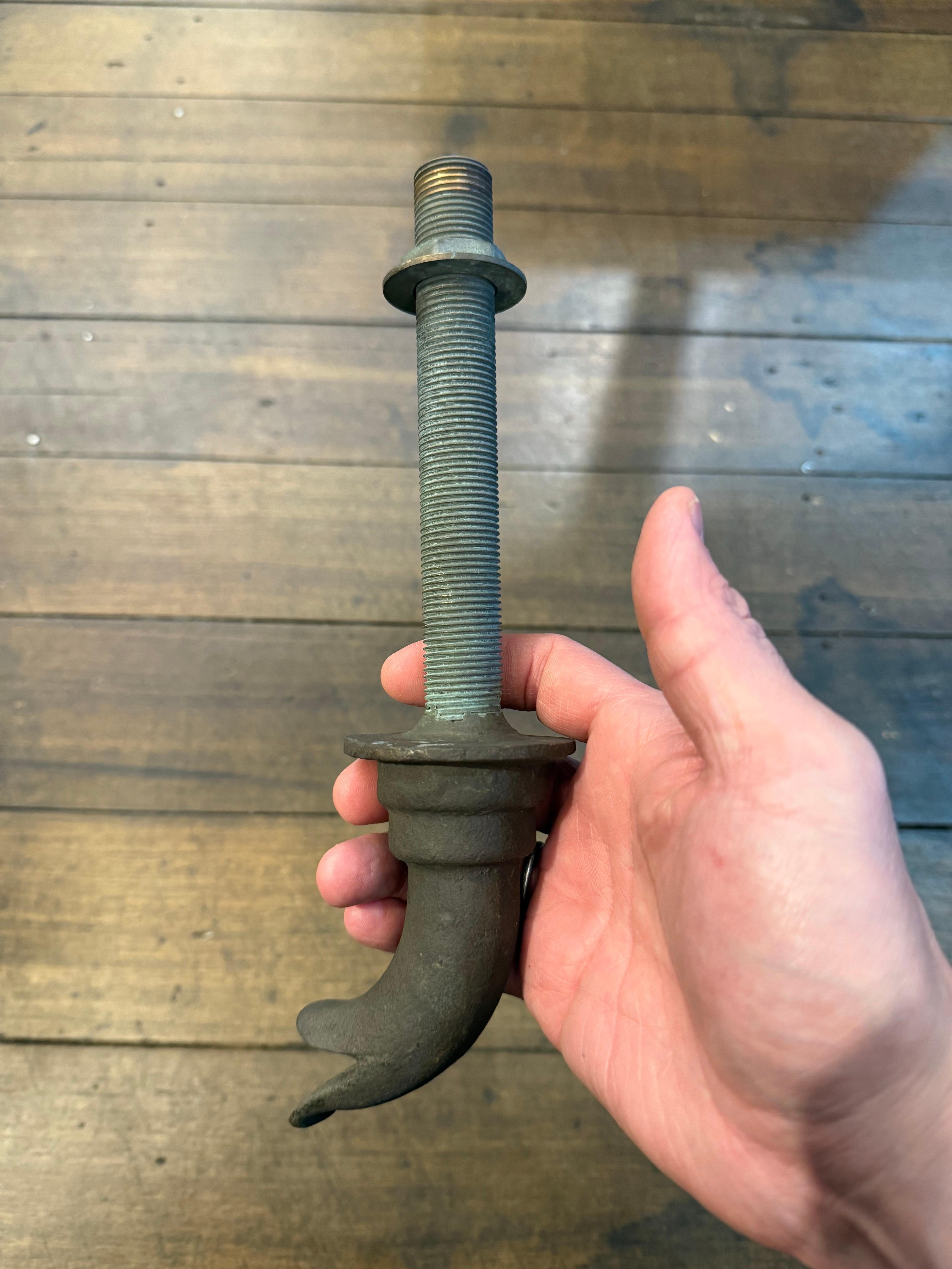 XXIe siècle et contemporain Cuillère de dauphin en bronze moulé en vente