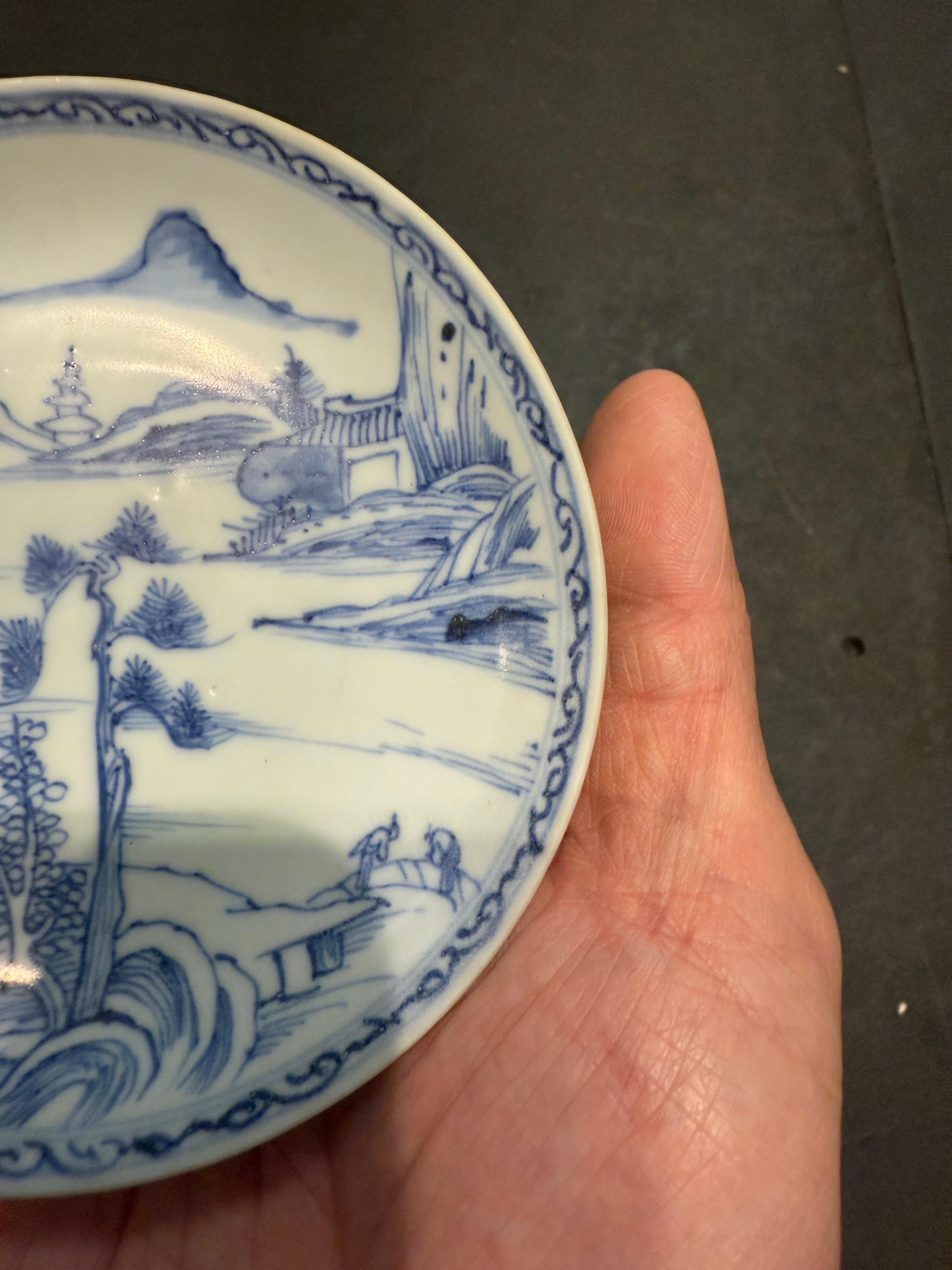 Un plat bleu et blanc, période Yongzheng, dynastie Qing Ex Sotheby's en vente 1