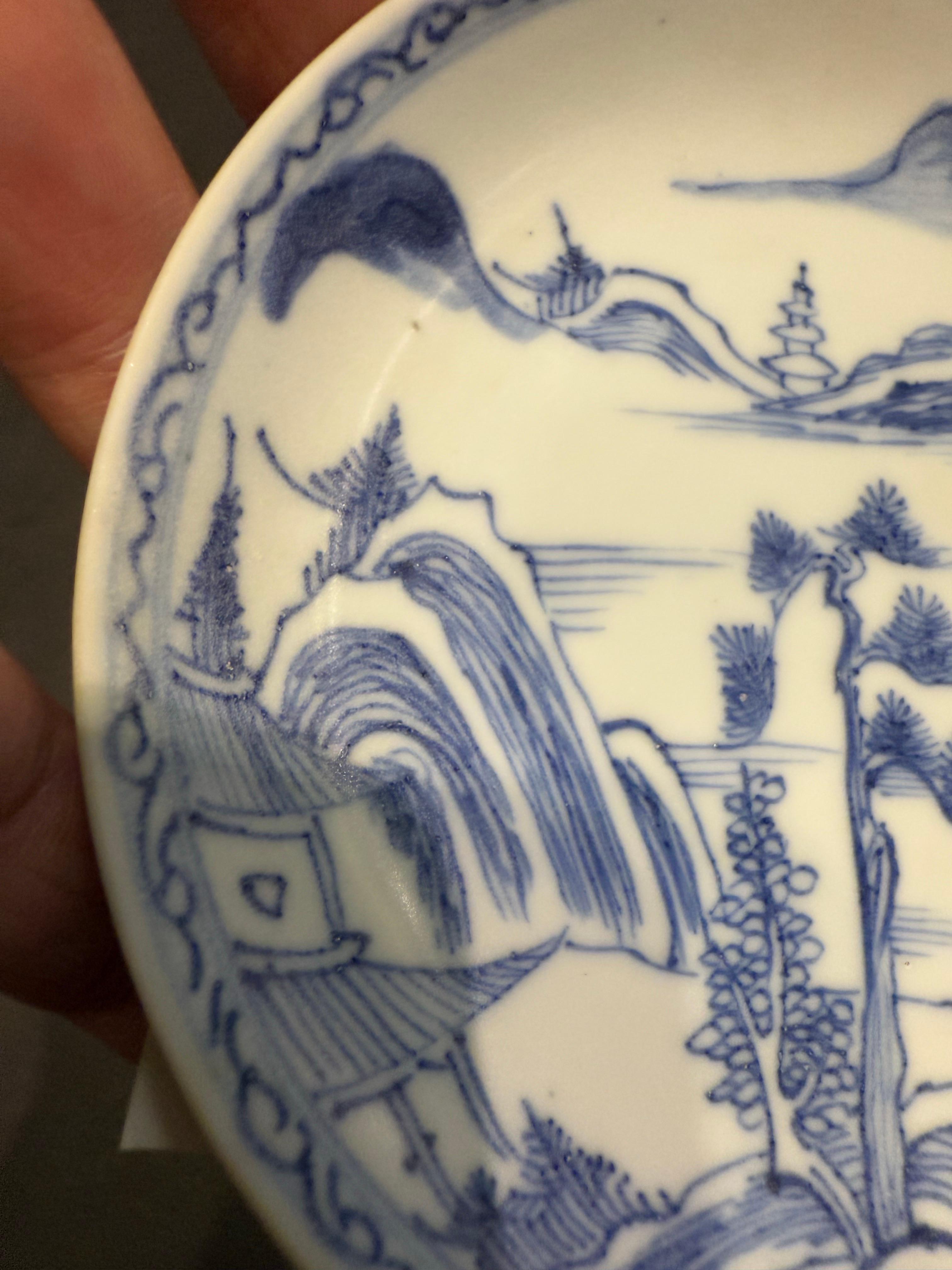 Un plat bleu et blanc, période Yongzheng, dynastie Qing Ex Sotheby's en vente 2