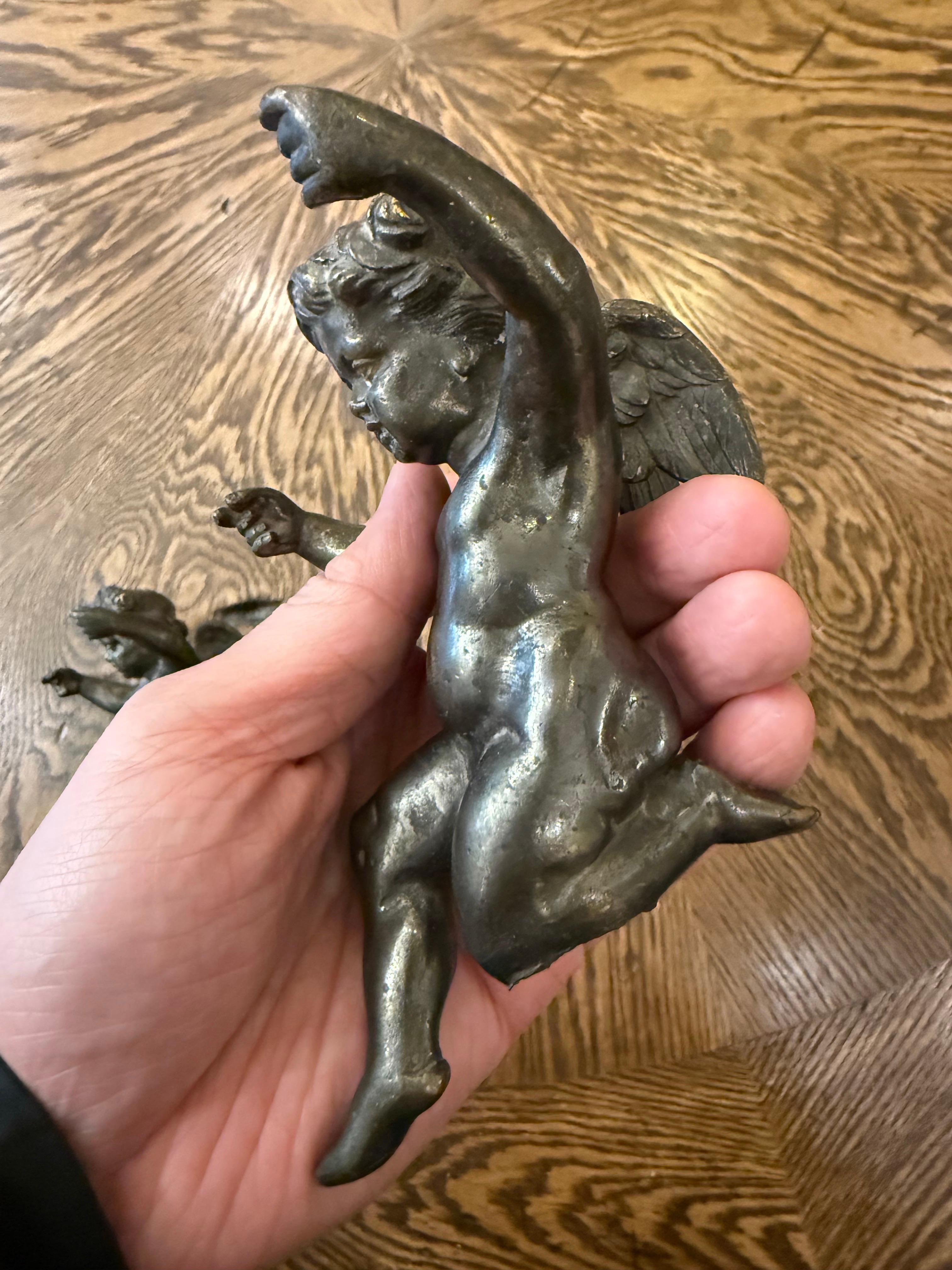 Coppia di cherubini in bronzo, fine XIX secolo in vendita 5