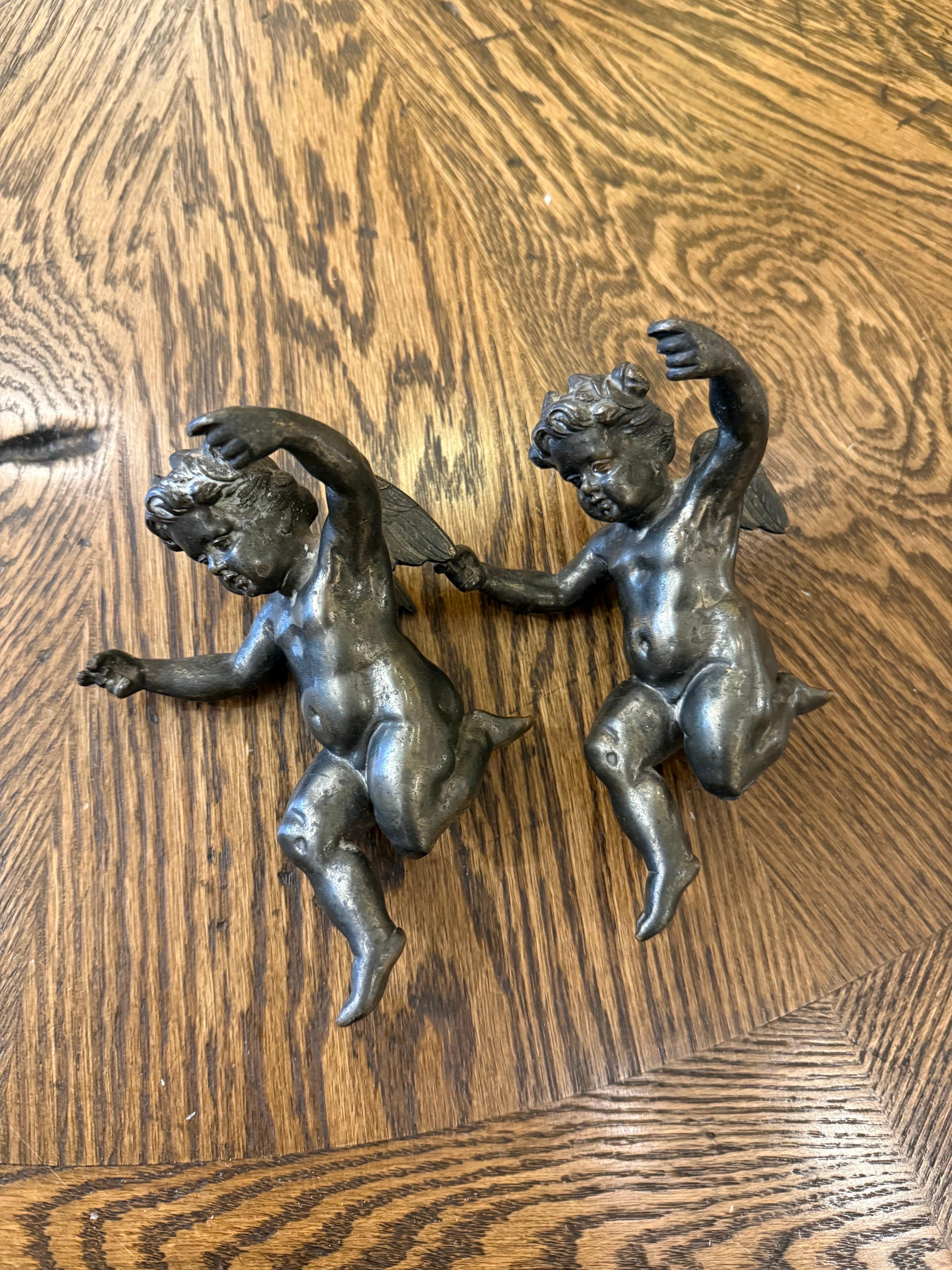 Coppia di cherubini in bronzo, fine XIX secolo in vendita 1