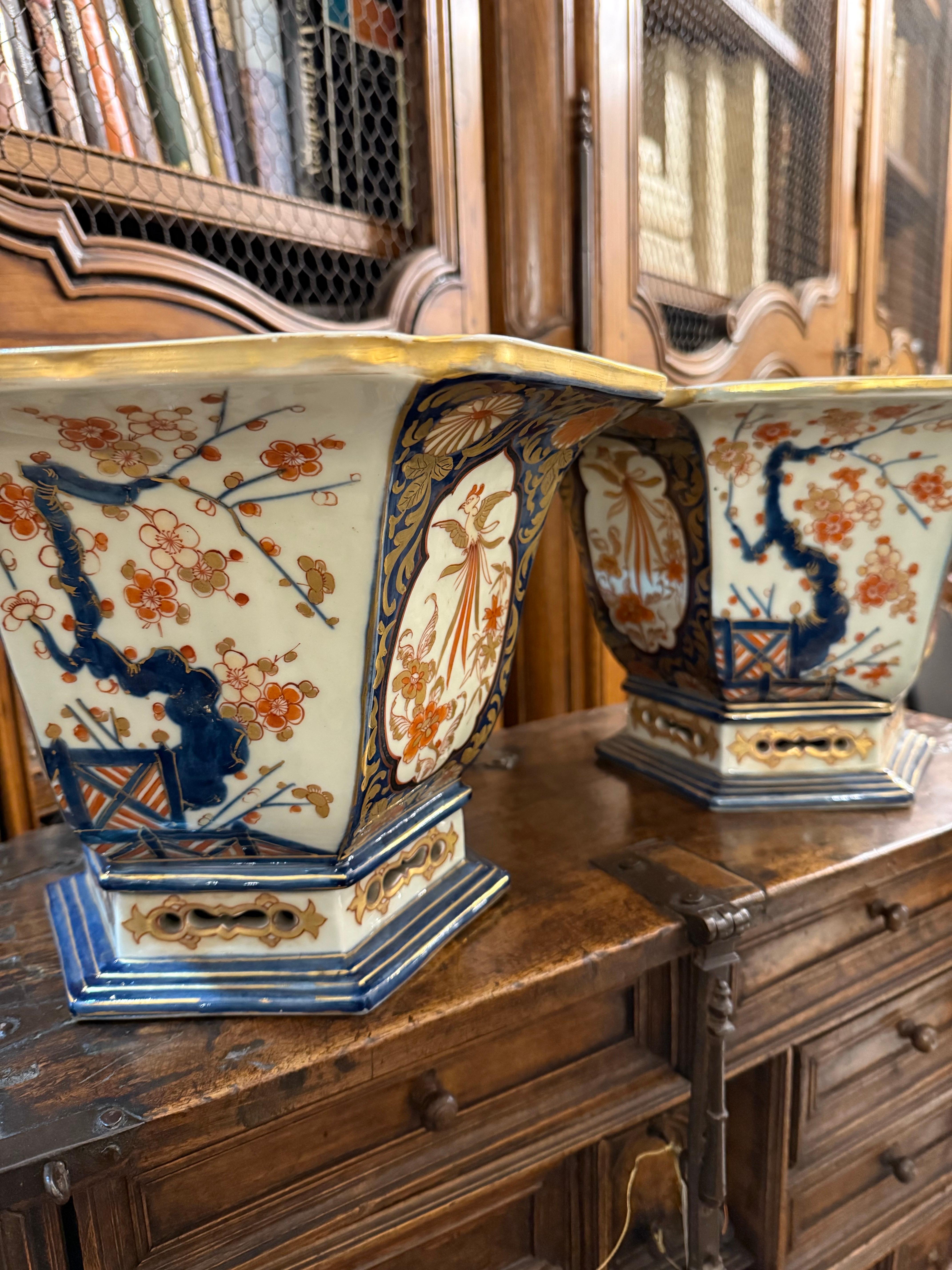 A Pair of Imari Hexagonal Jardinieres, 19th Century For Sale 3
