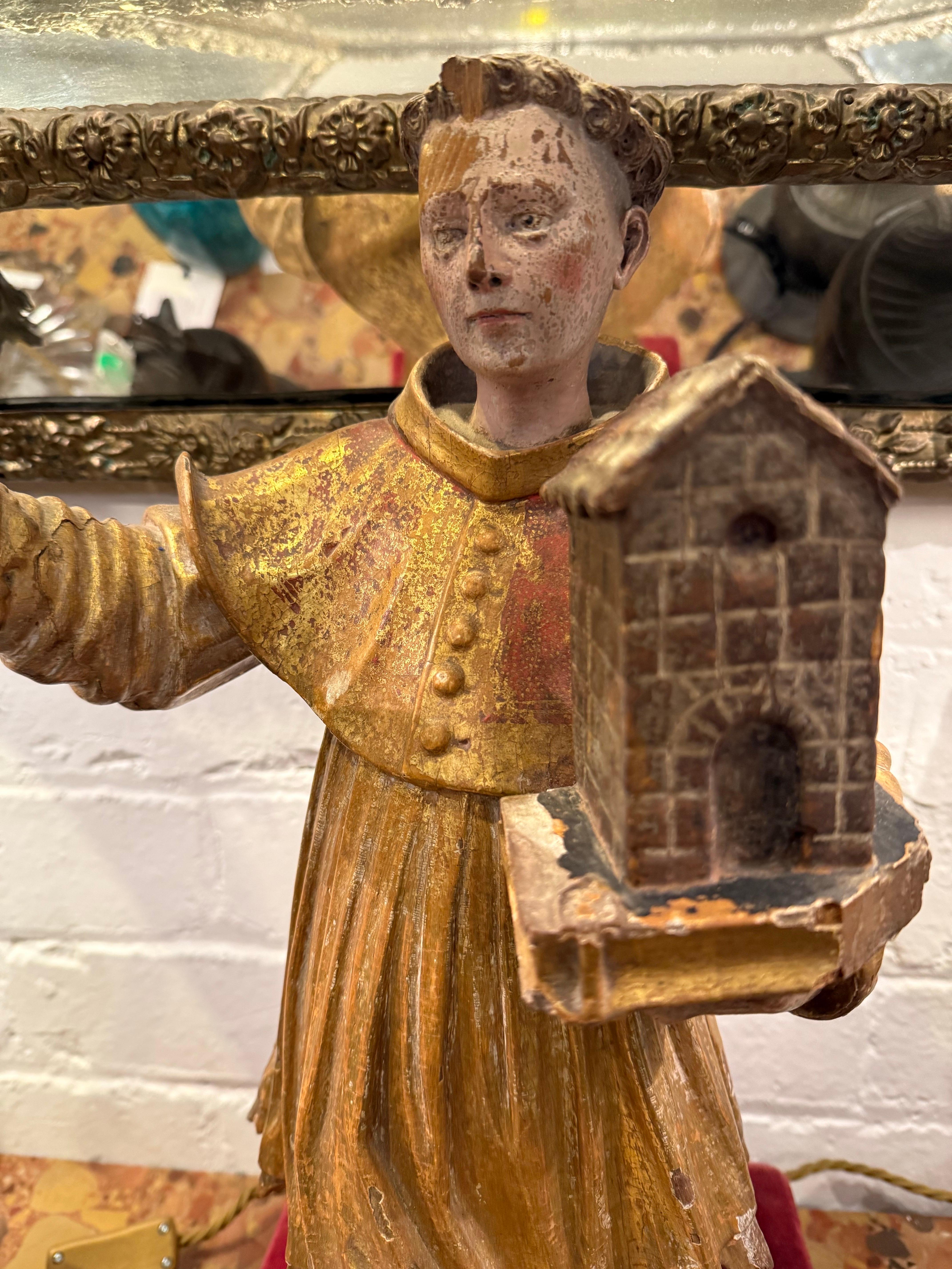 Figura policromada italiana de un santo, siglo XVIII en venta 2