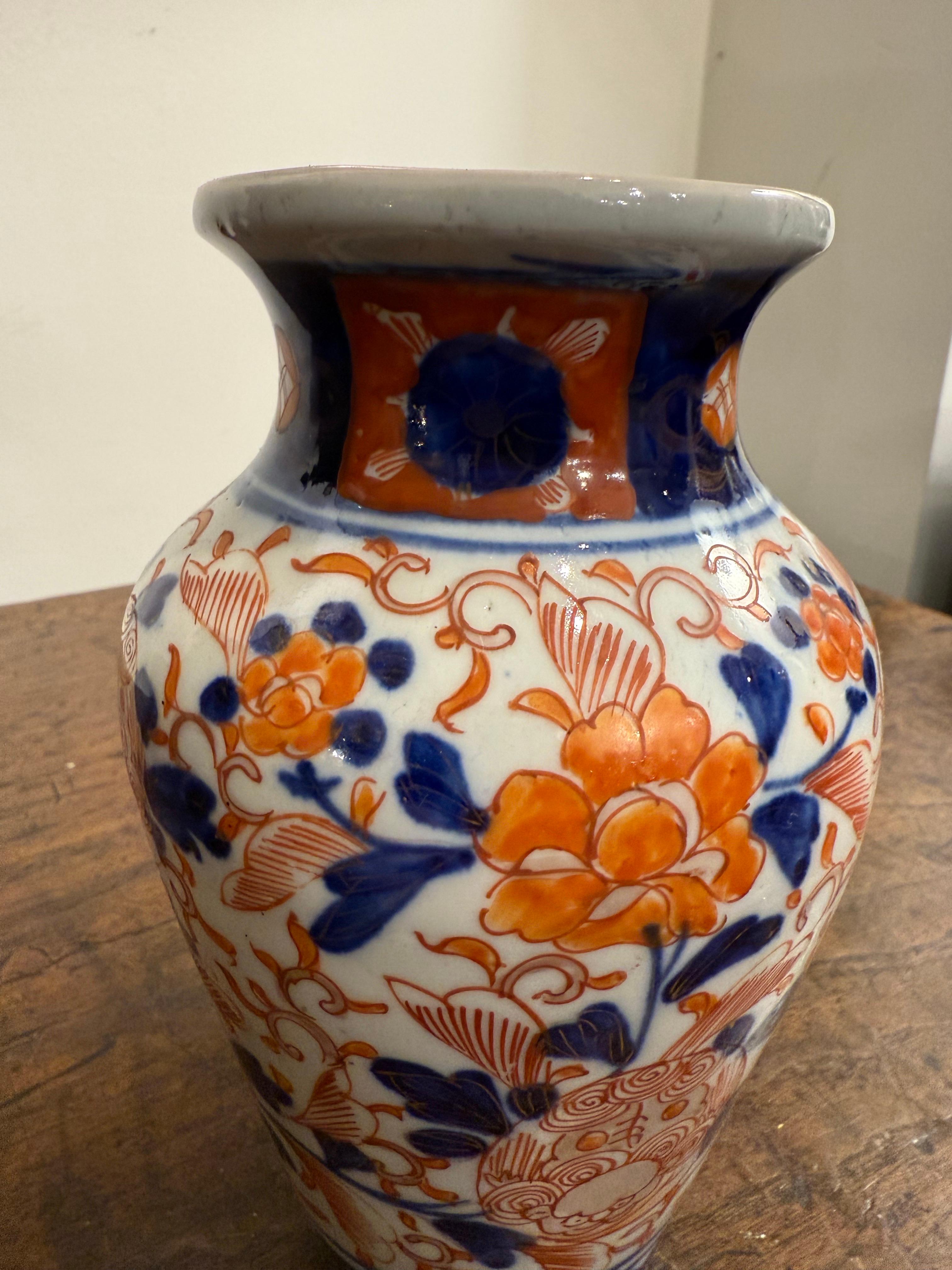 A Japanese Imari Vase, 19th Century For Sale 1