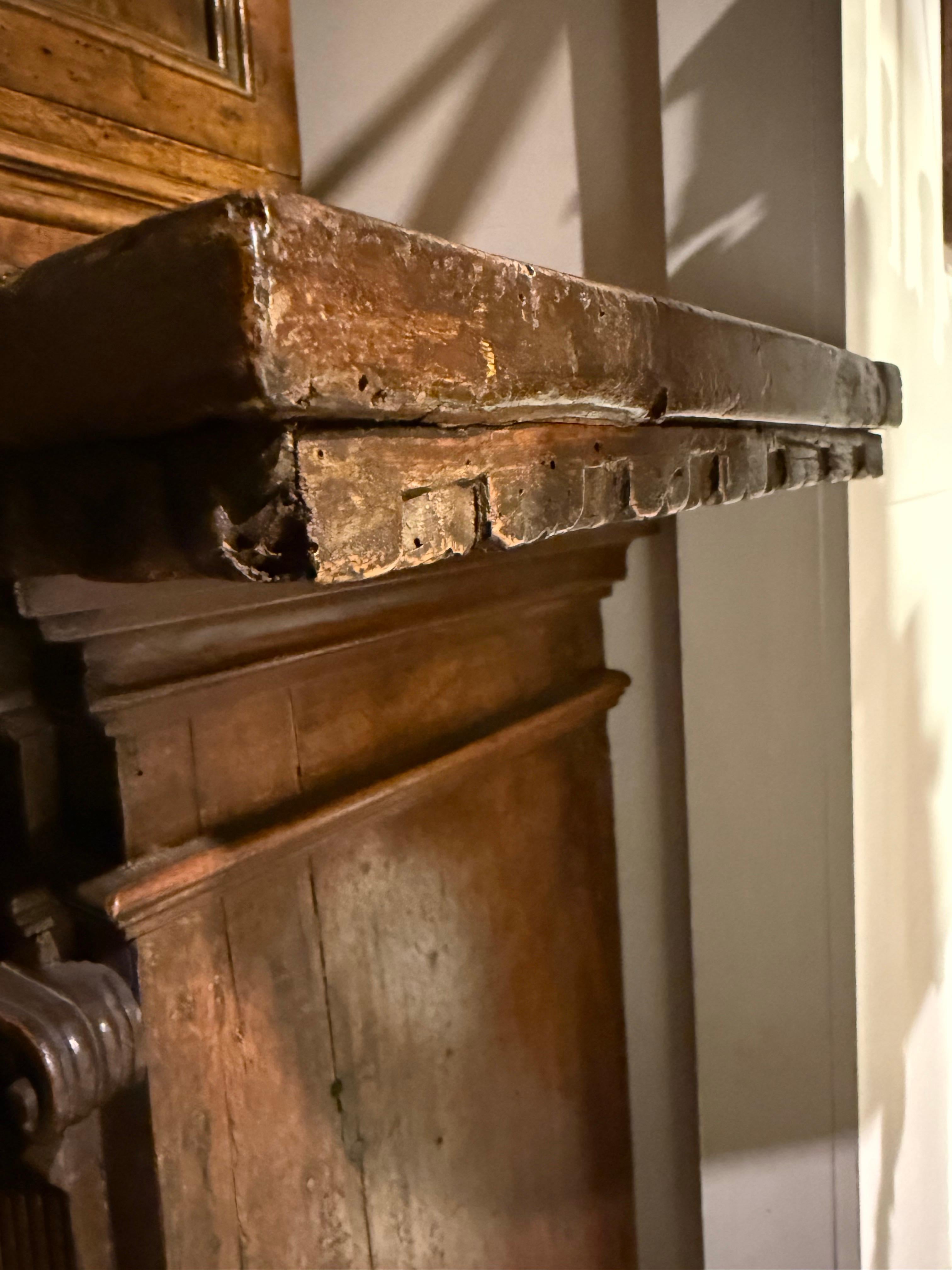 Ein eintüriger Schrank aus dunklem Nussbaumholz, Italien, 17. Jahrhundert im Zustand „Gut“ im Angebot in ARMADALE, VIC