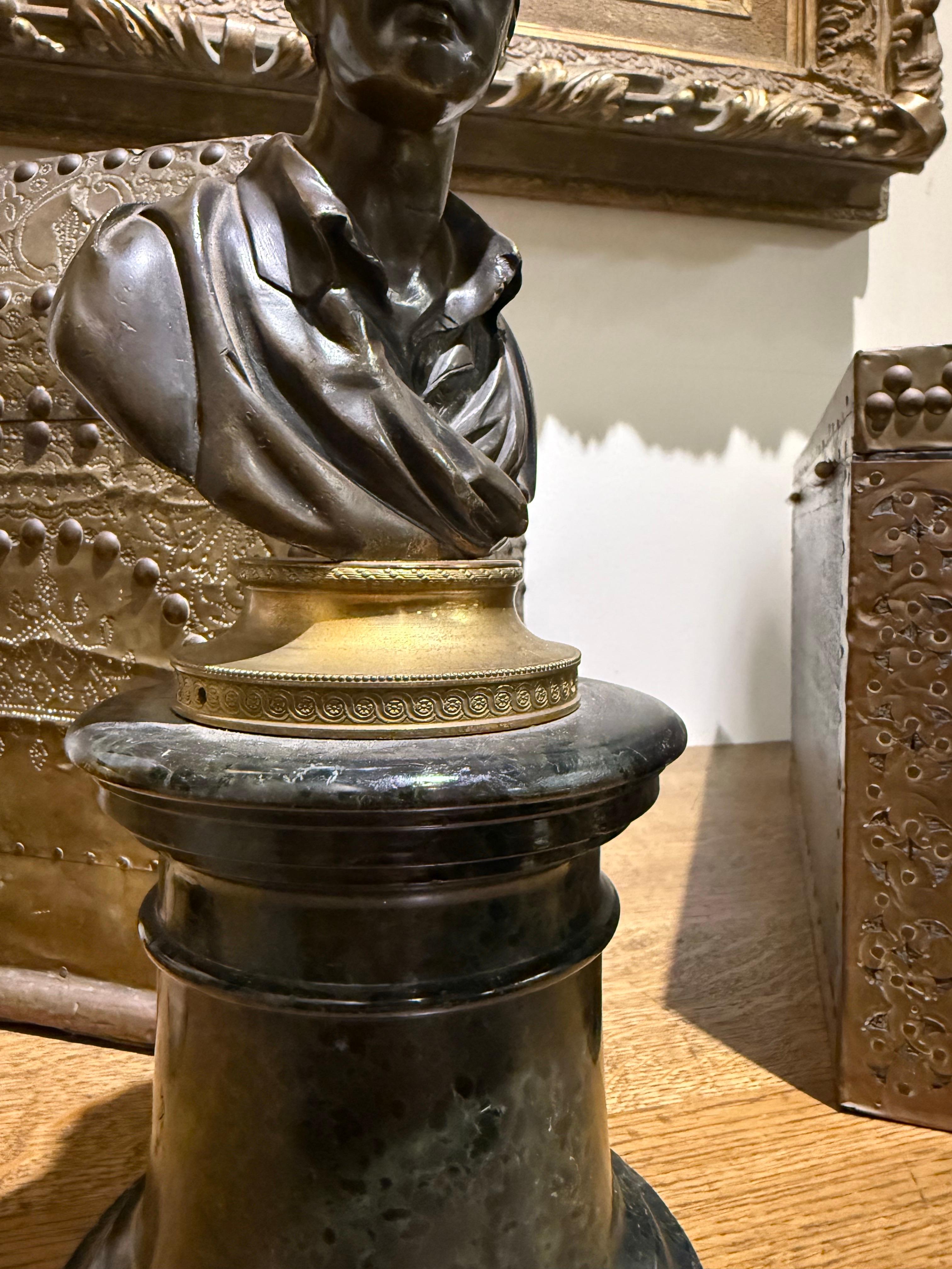 Busto in bronzo di Johan Joachim Winckelmann su piedistallo in marmo verde XX secolo in vendita 1