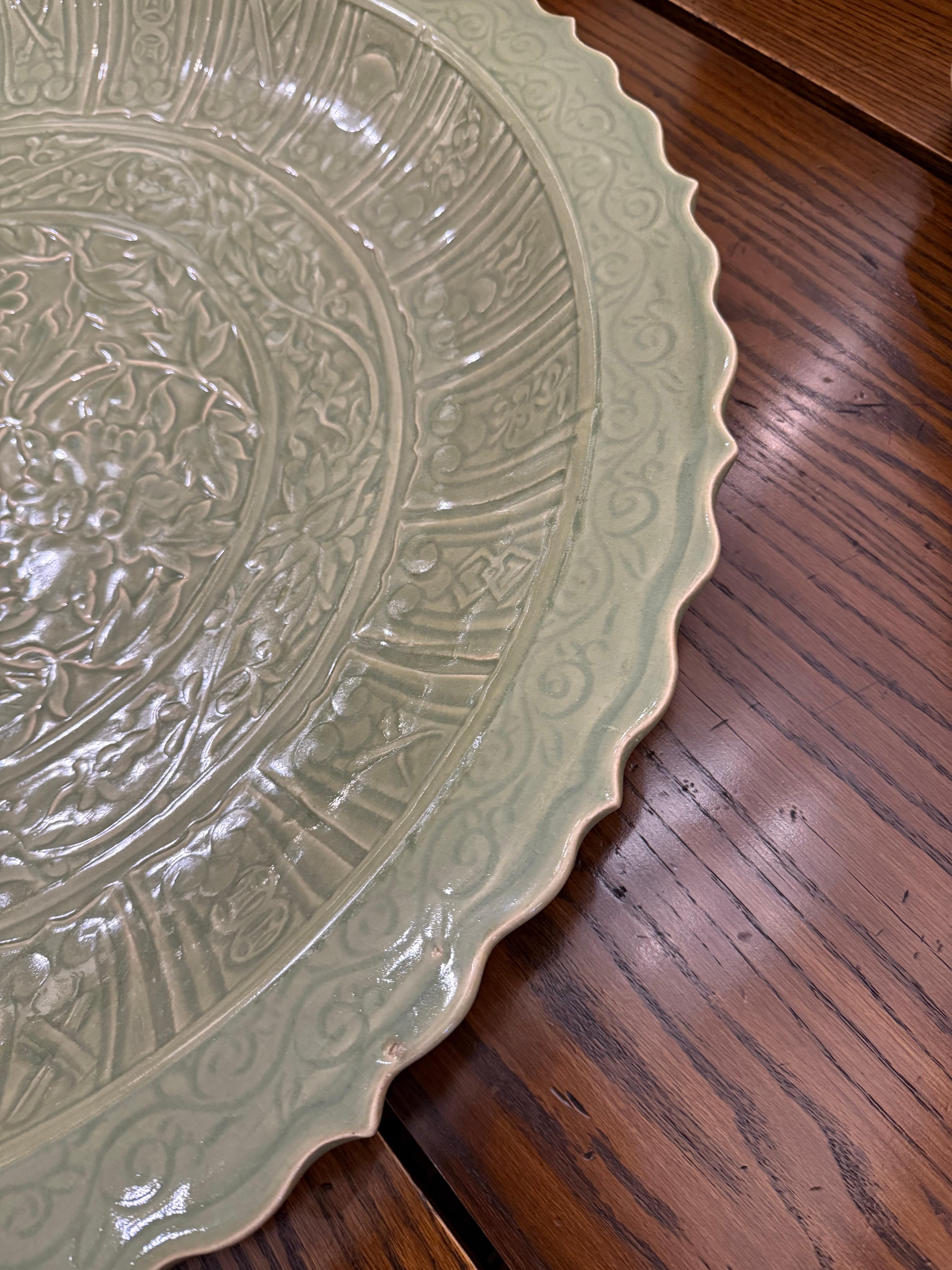 Impressionnant grand chargeur céladon, 20ème siècle en vente 3