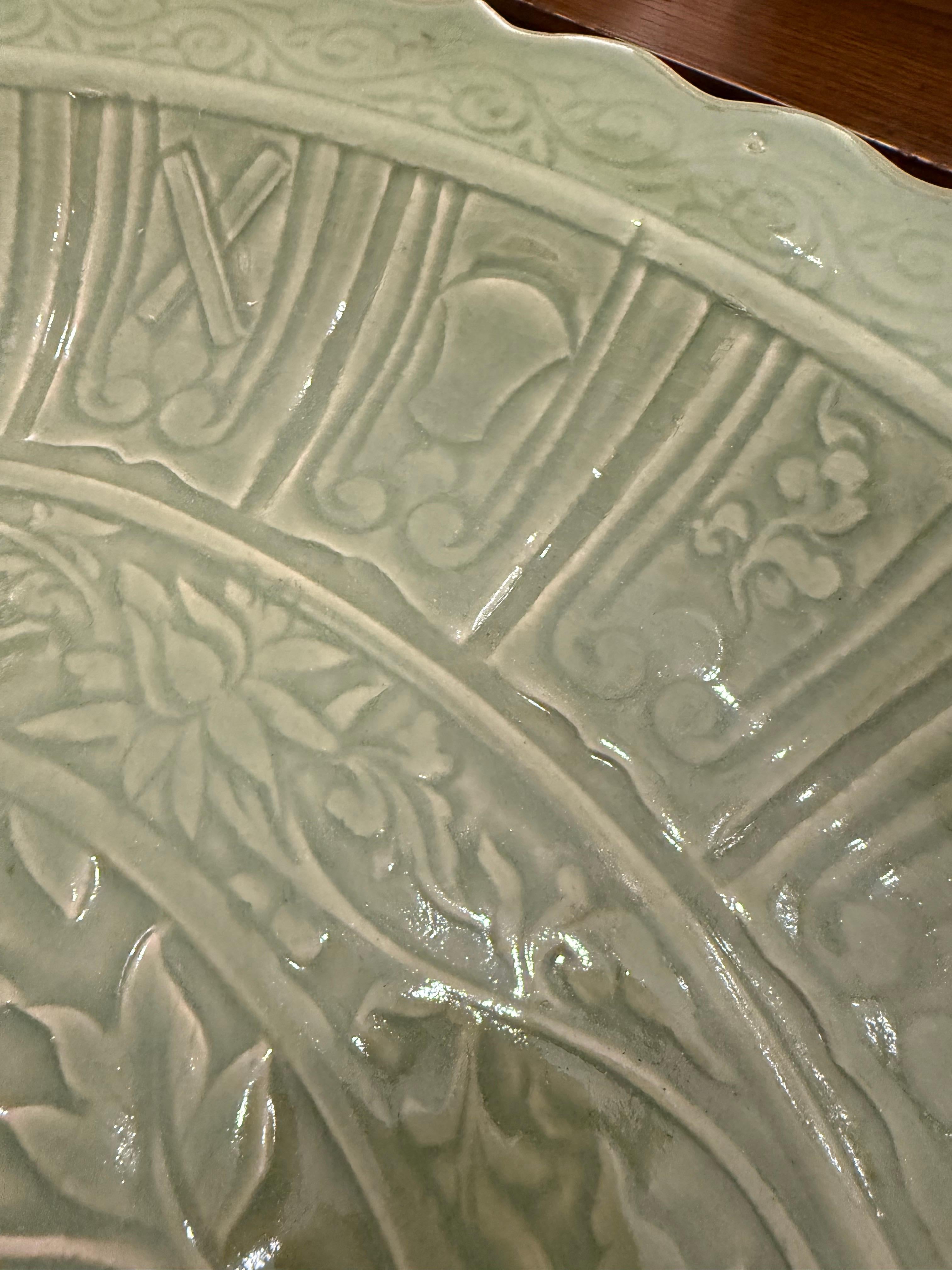 Impressionnant grand chargeur céladon, 20ème siècle en vente 5