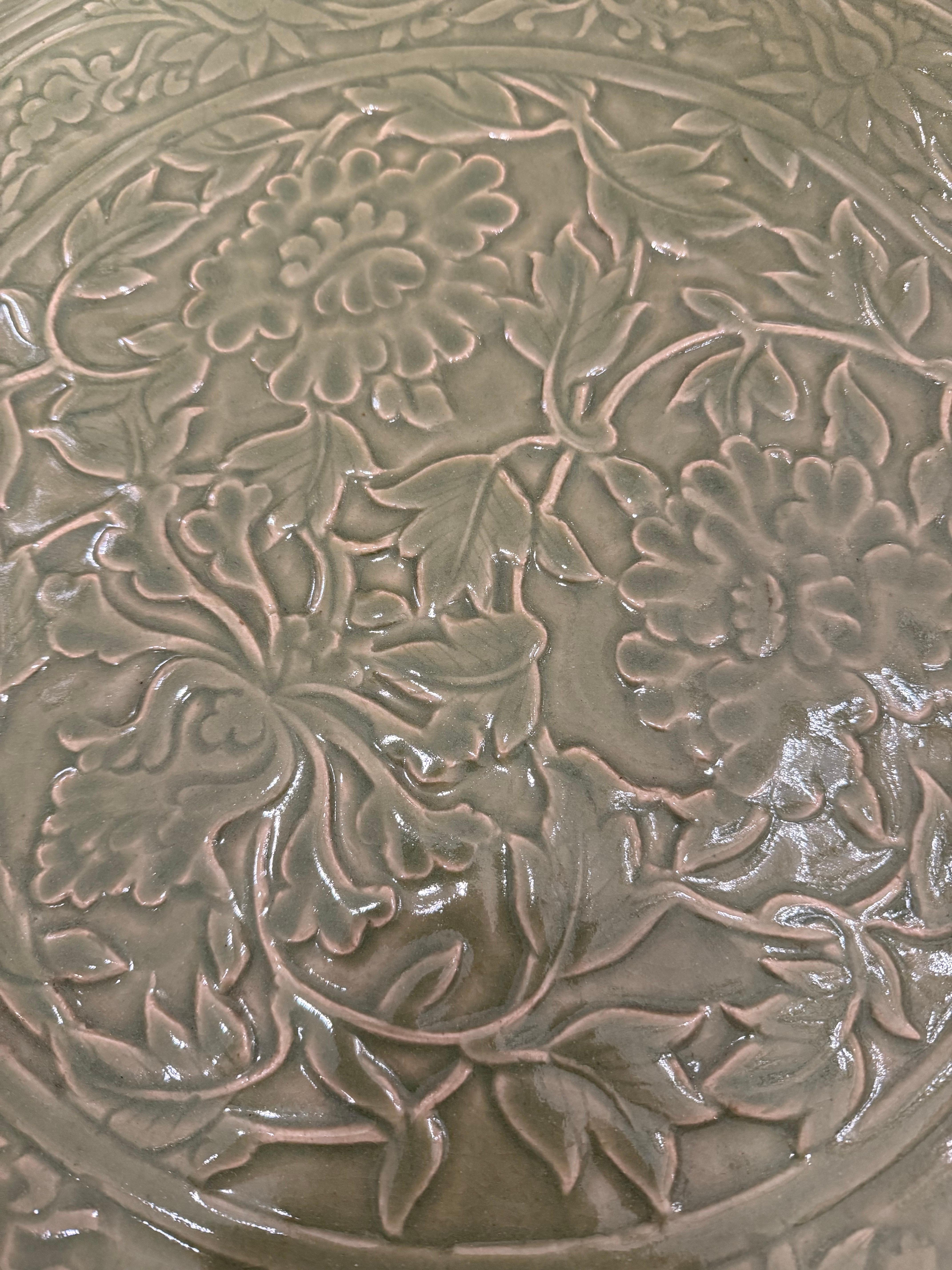 Impressionnant grand chargeur céladon, 20ème siècle en vente 6