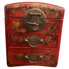 A Chinese Red Lacquer Lidded Jewelry Box, Early 20th Century